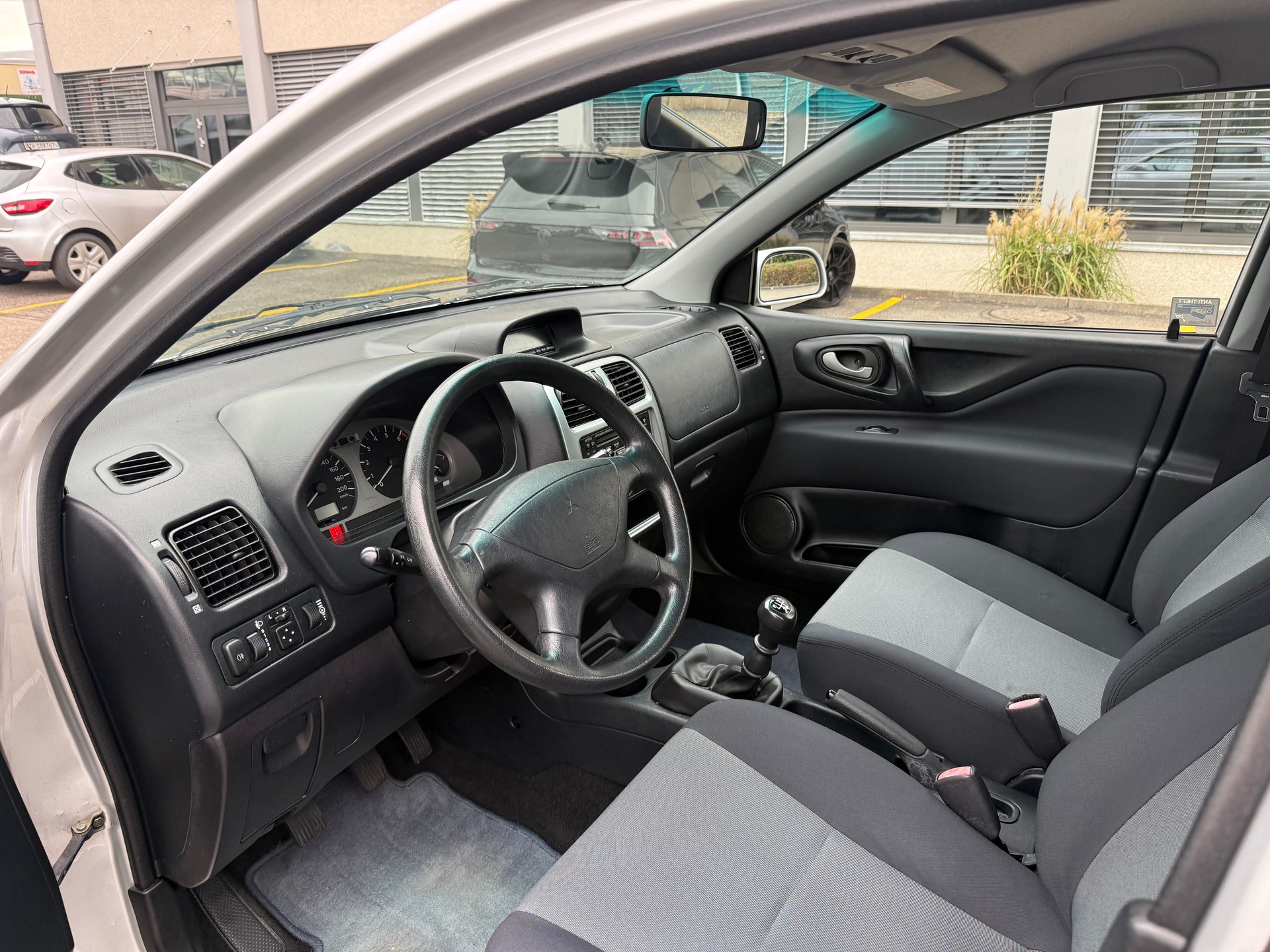 MITSUBISHI Space Star 1.6 Silver 25-image-6