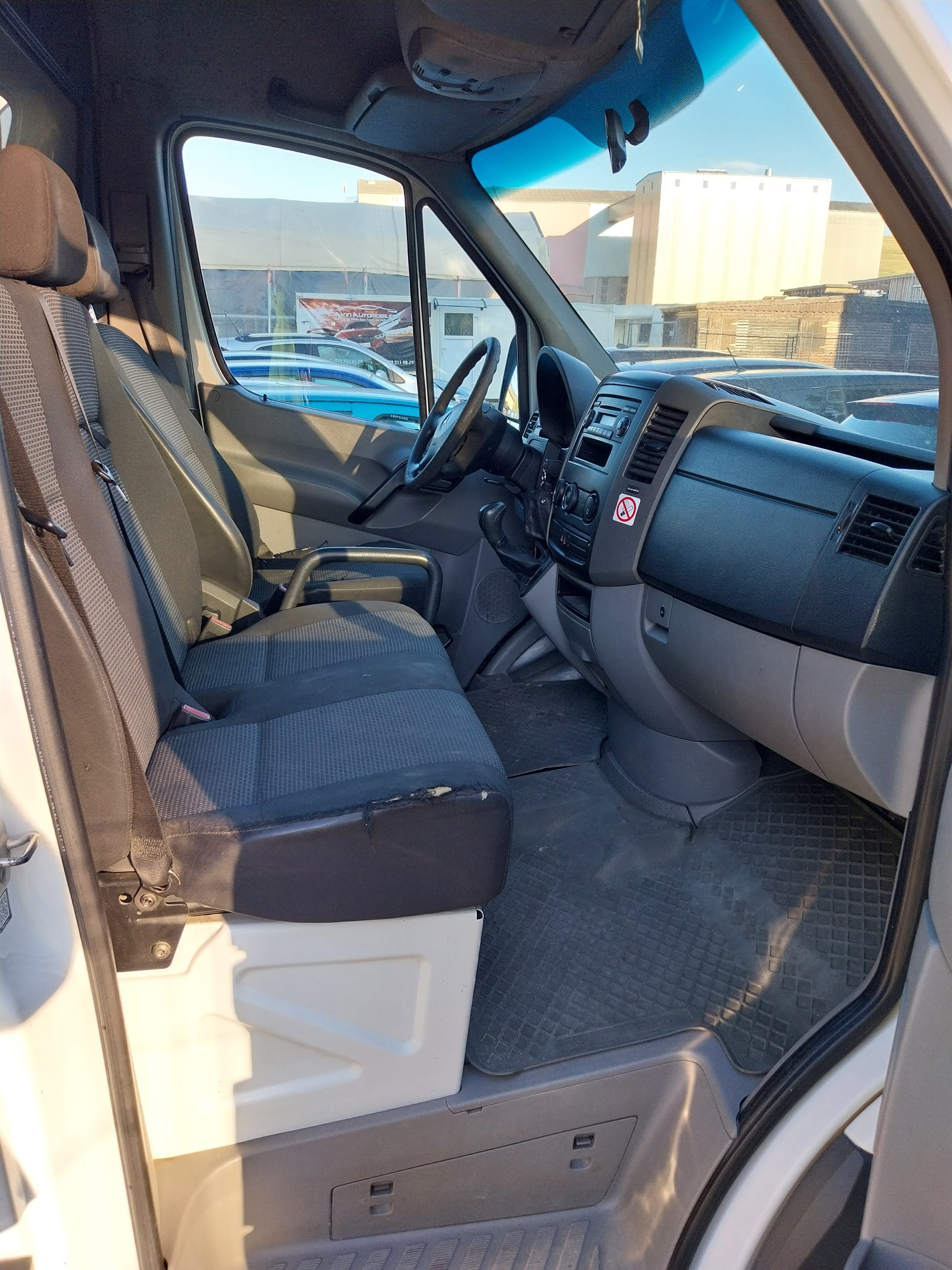 MERCEDES-BENZ Sprinter 319 CDI Standard Automat-image-7