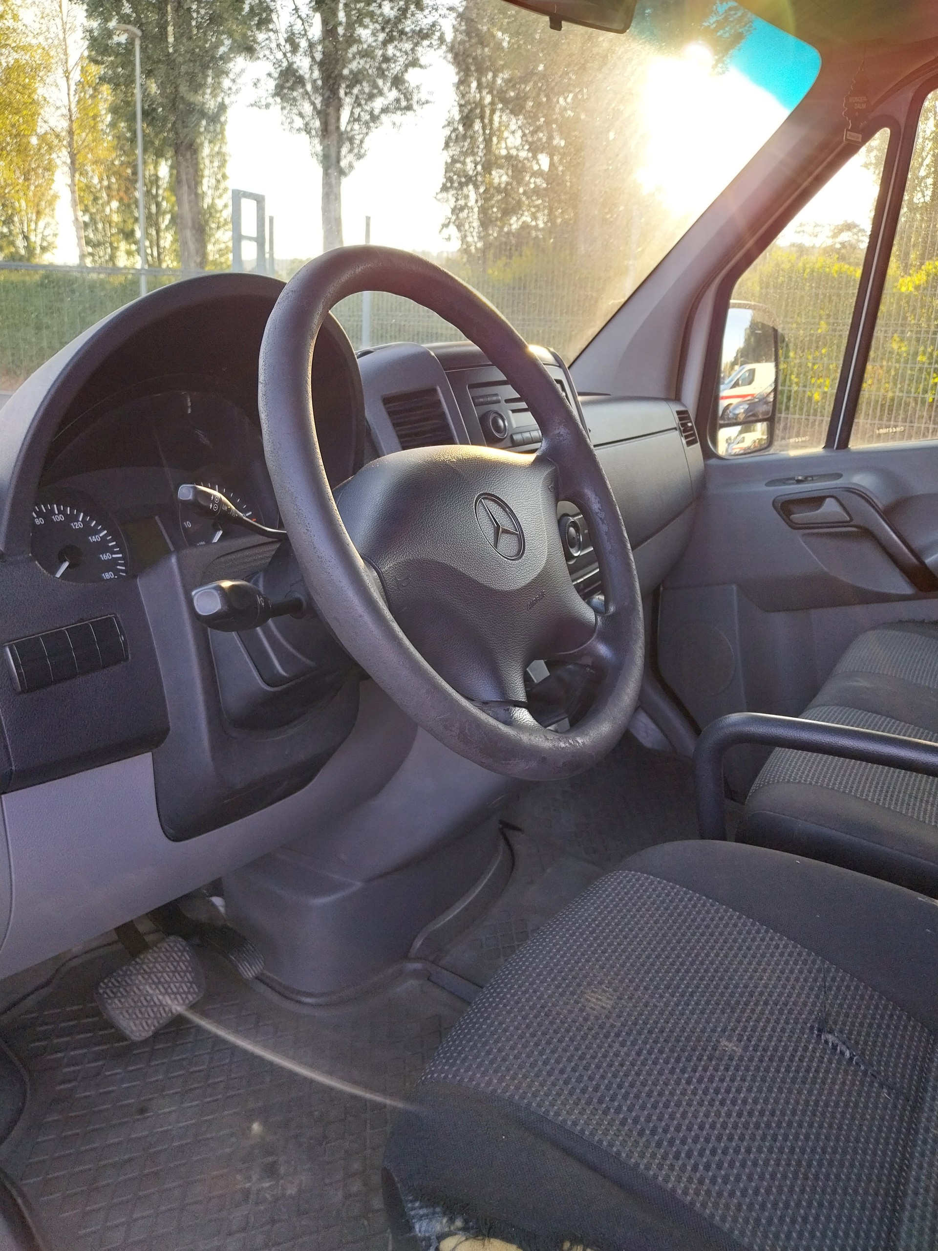 MERCEDES-BENZ Sprinter 319 CDI Standard Automat-image-8