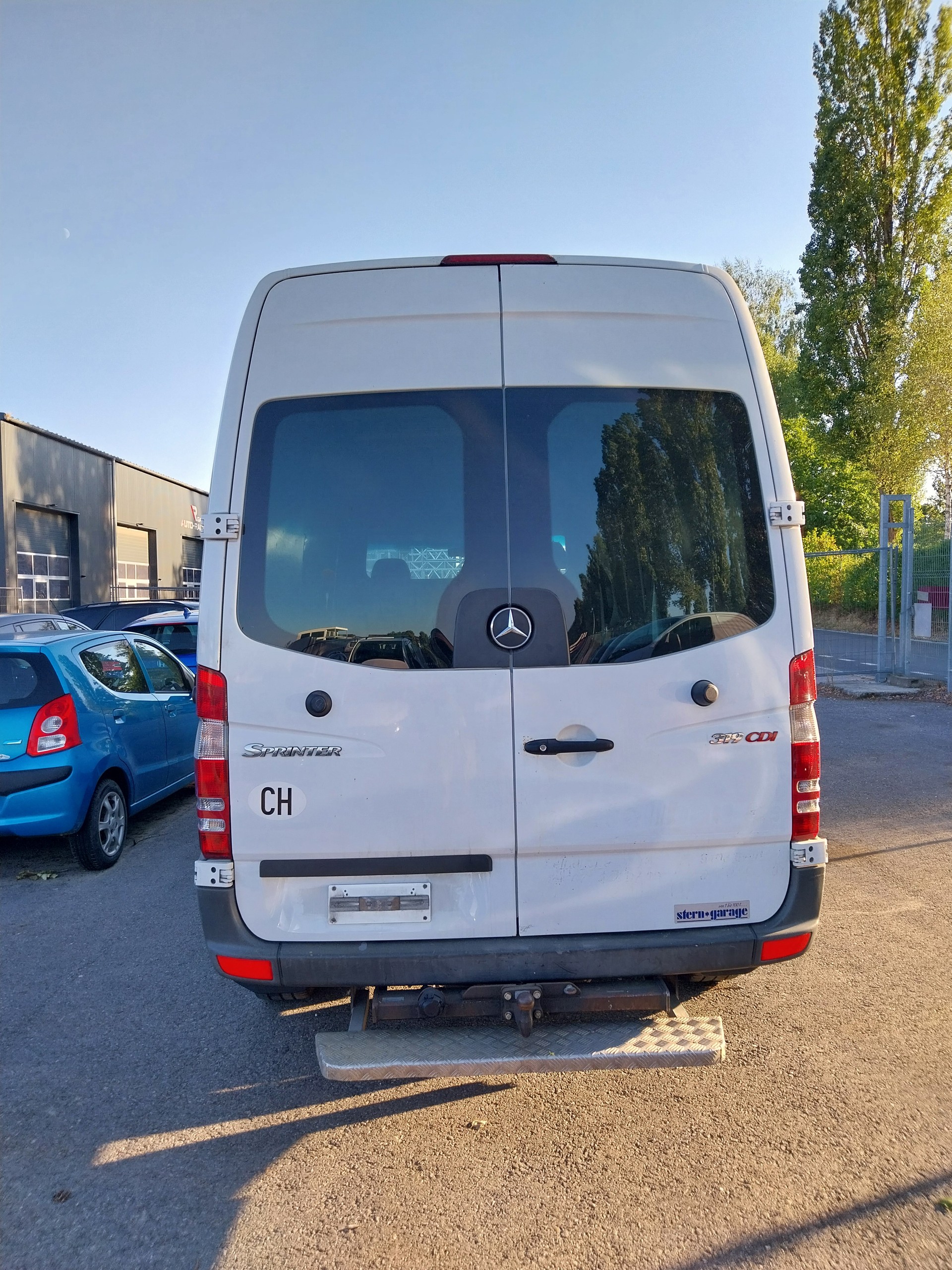 MERCEDES-BENZ Sprinter 319 CDI Standard Automat-image-4