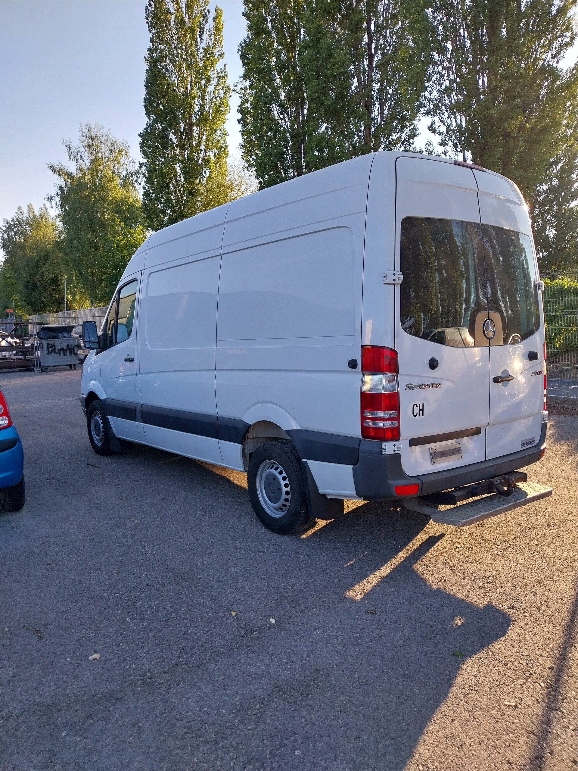 MERCEDES-BENZ Sprinter 319 CDI Standard Automat-image-3
