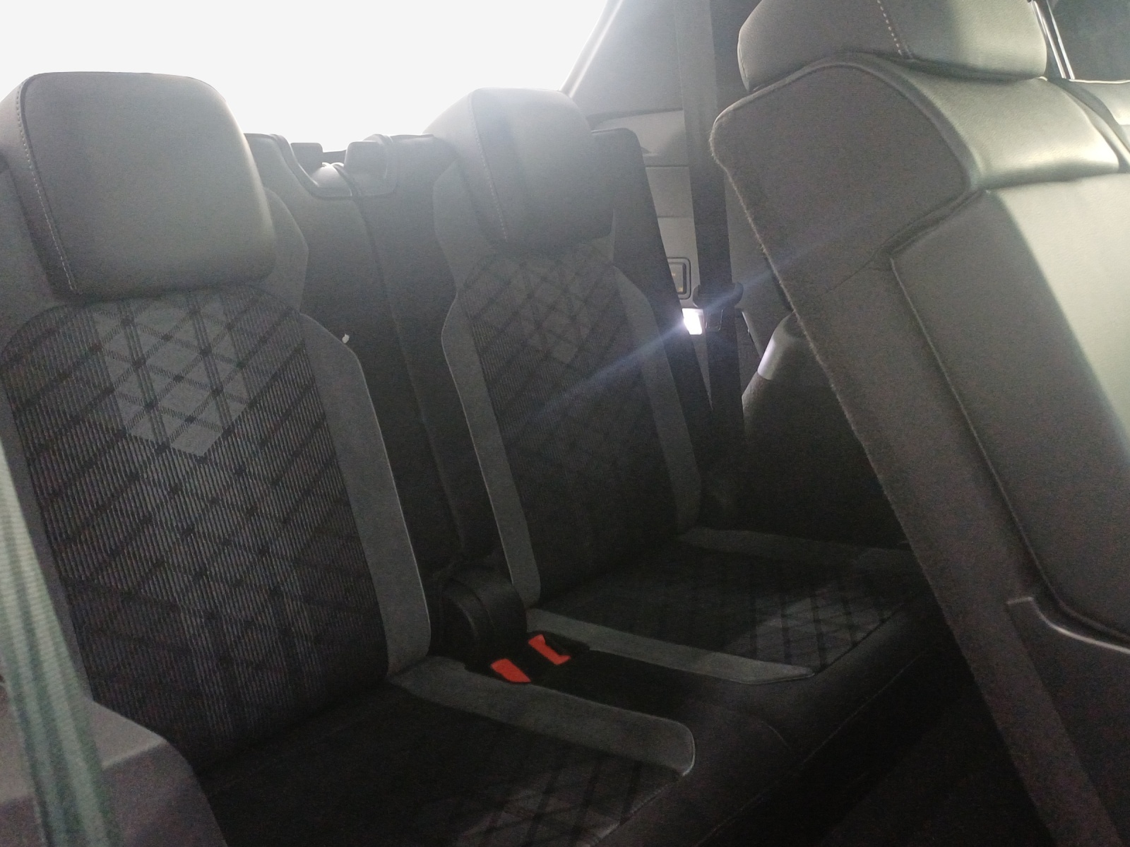 VW Tiguan Allspace 2.0TSI R-Line 4Motion DSG-image-14