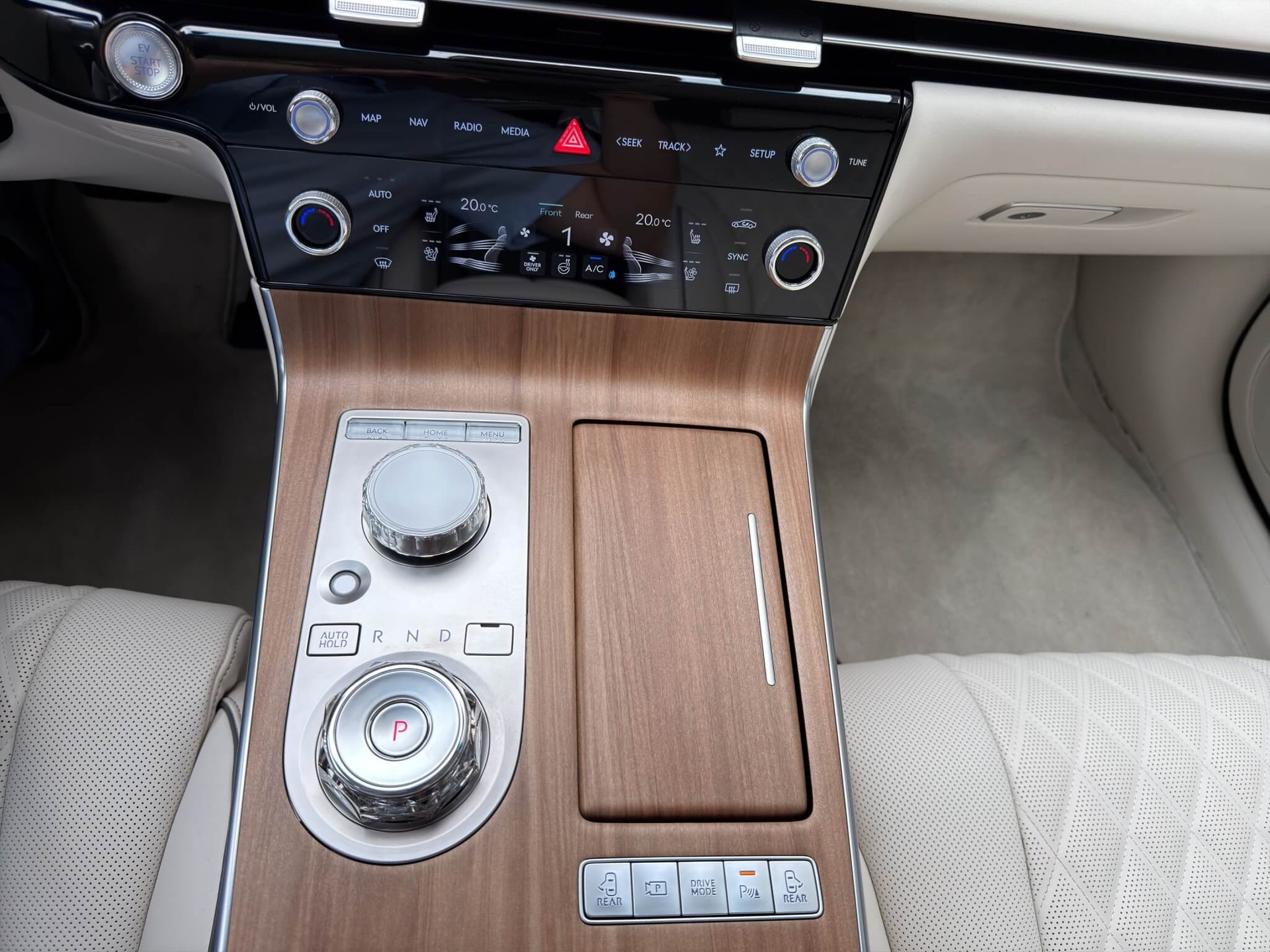 GENESIS G80 Electrificed Premium AWD **Facelift**-image-10