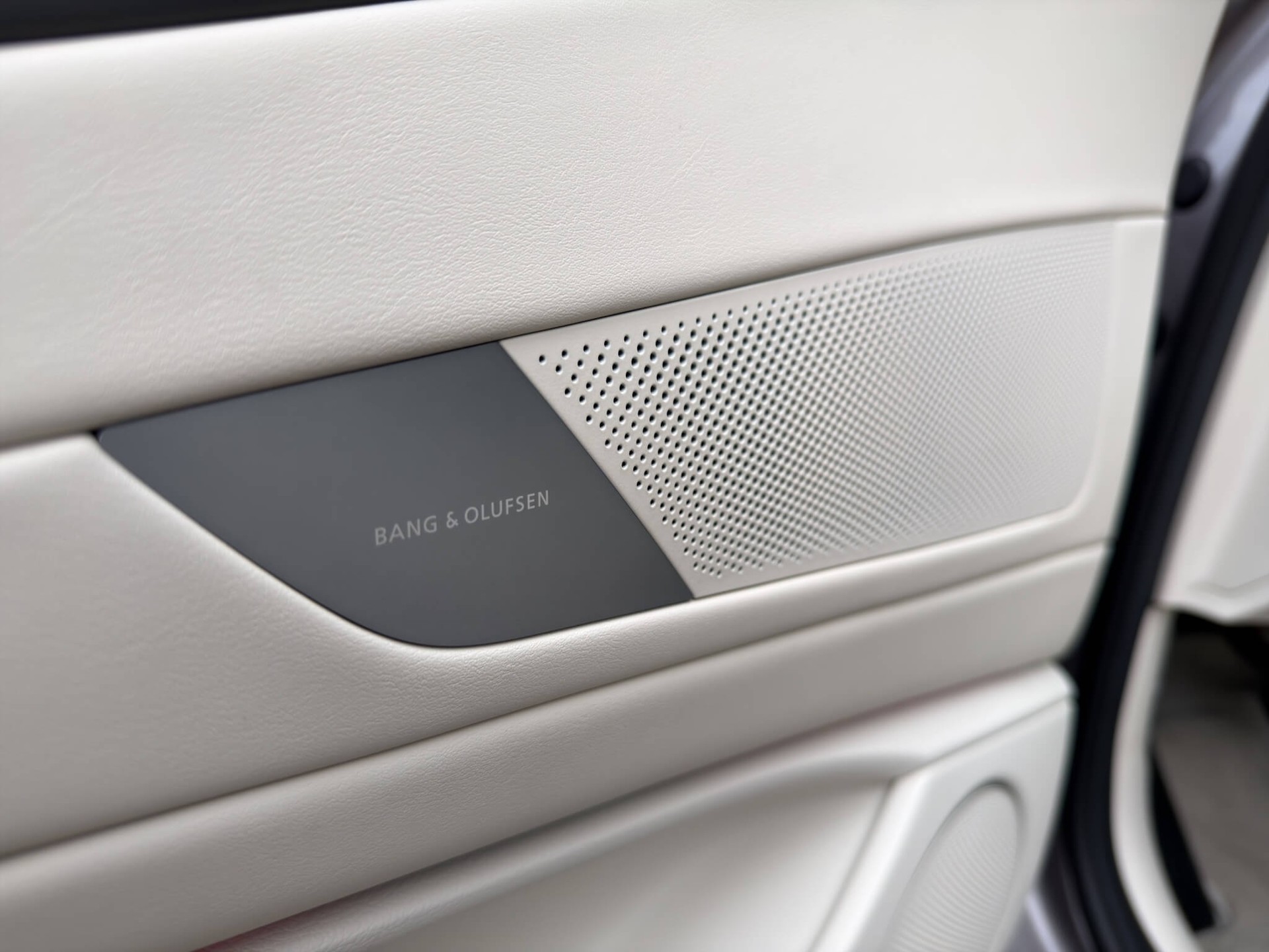 GENESIS G80 Electrificed Premium AWD **Facelift**-image-13