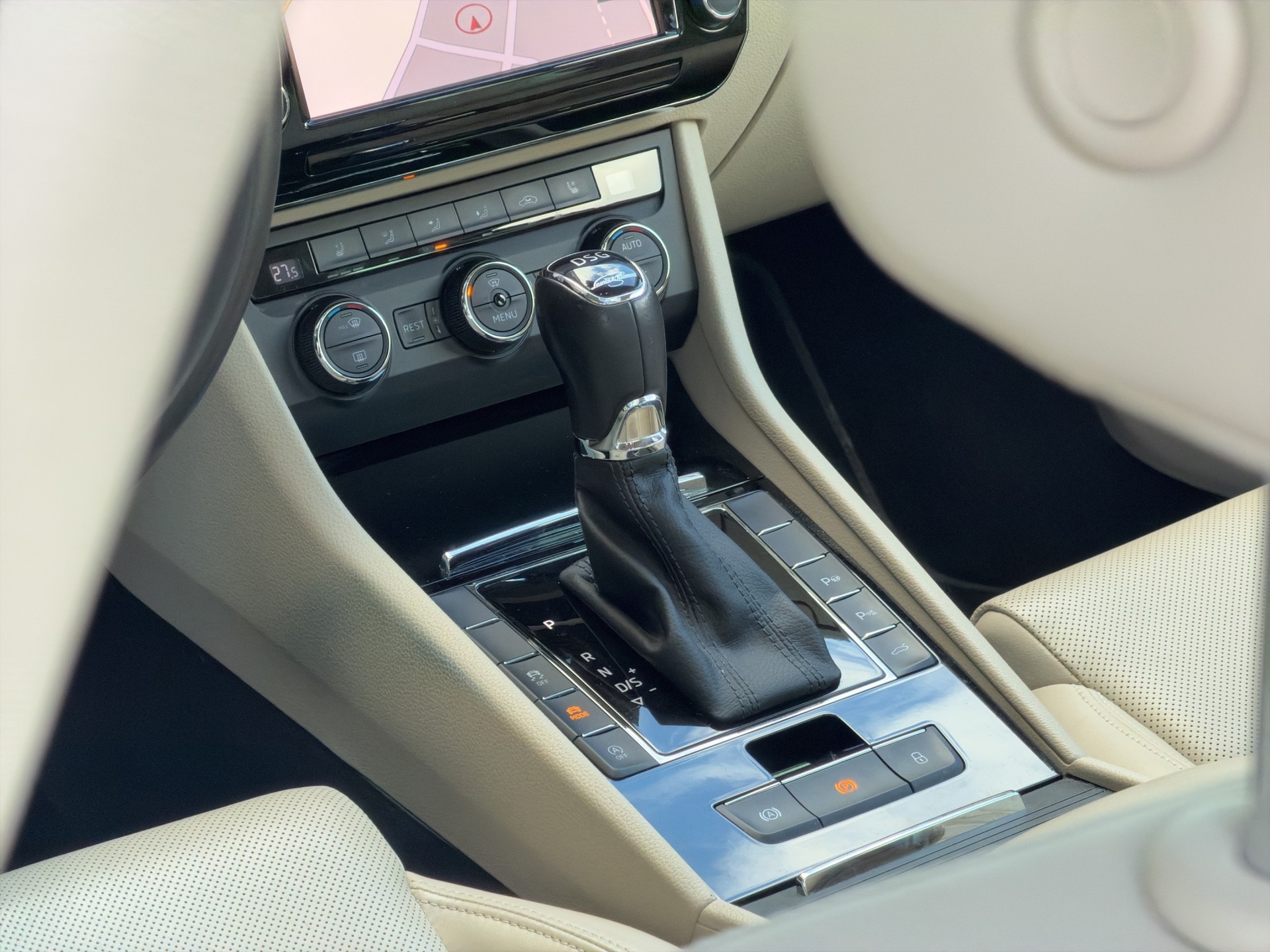 SKODA Superb Combi 2.0 TDI 190 L & K 4x4 DSG-image-17