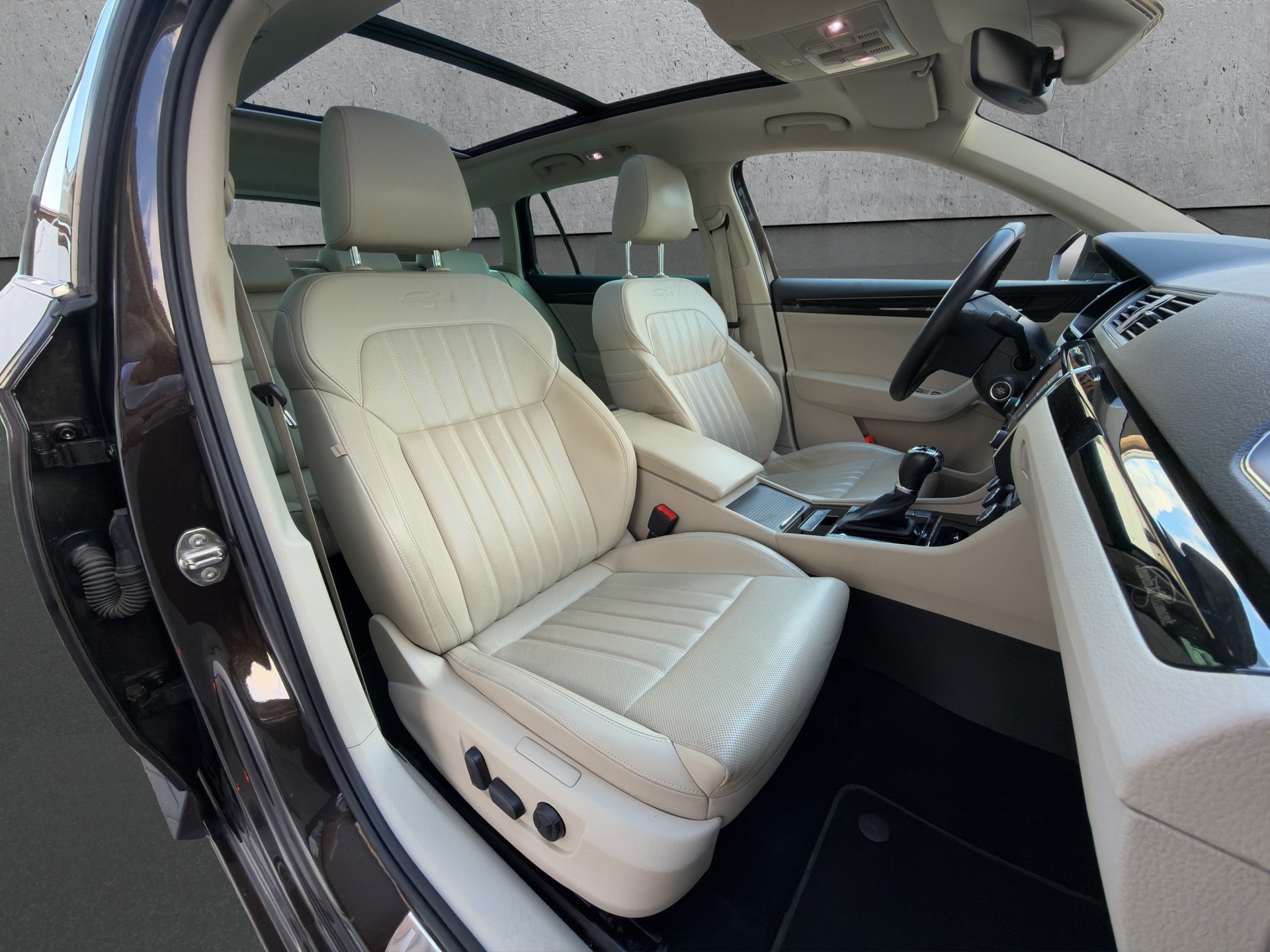 SKODA Superb Combi 2.0 TDI 190 L & K 4x4 DSG-image-10