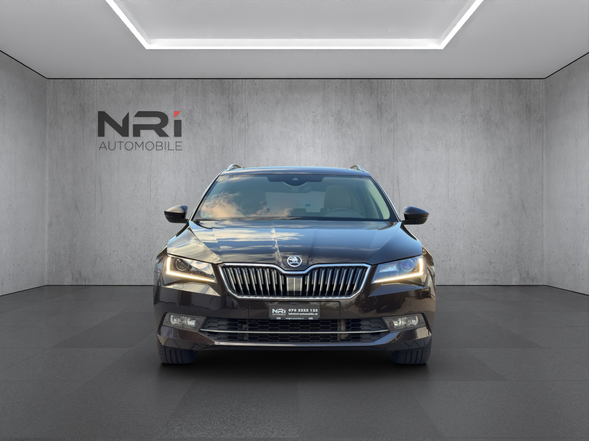 SKODA Superb Combi 2.0 TDI 190 L & K 4x4 DSG-image-1
