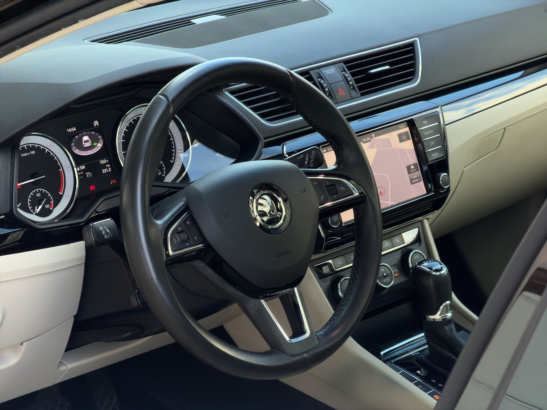 SKODA Superb Combi 2.0 TDI 190 L & K 4x4 DSG-image-15