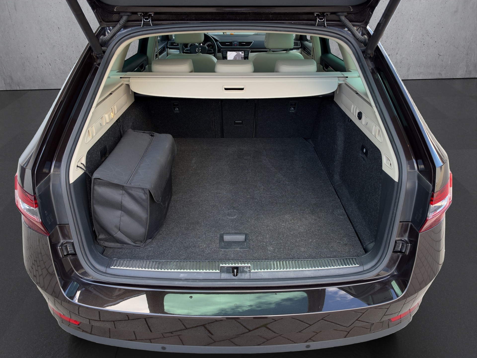 SKODA Superb Combi 2.0 TDI 190 L & K 4x4 DSG-image-19