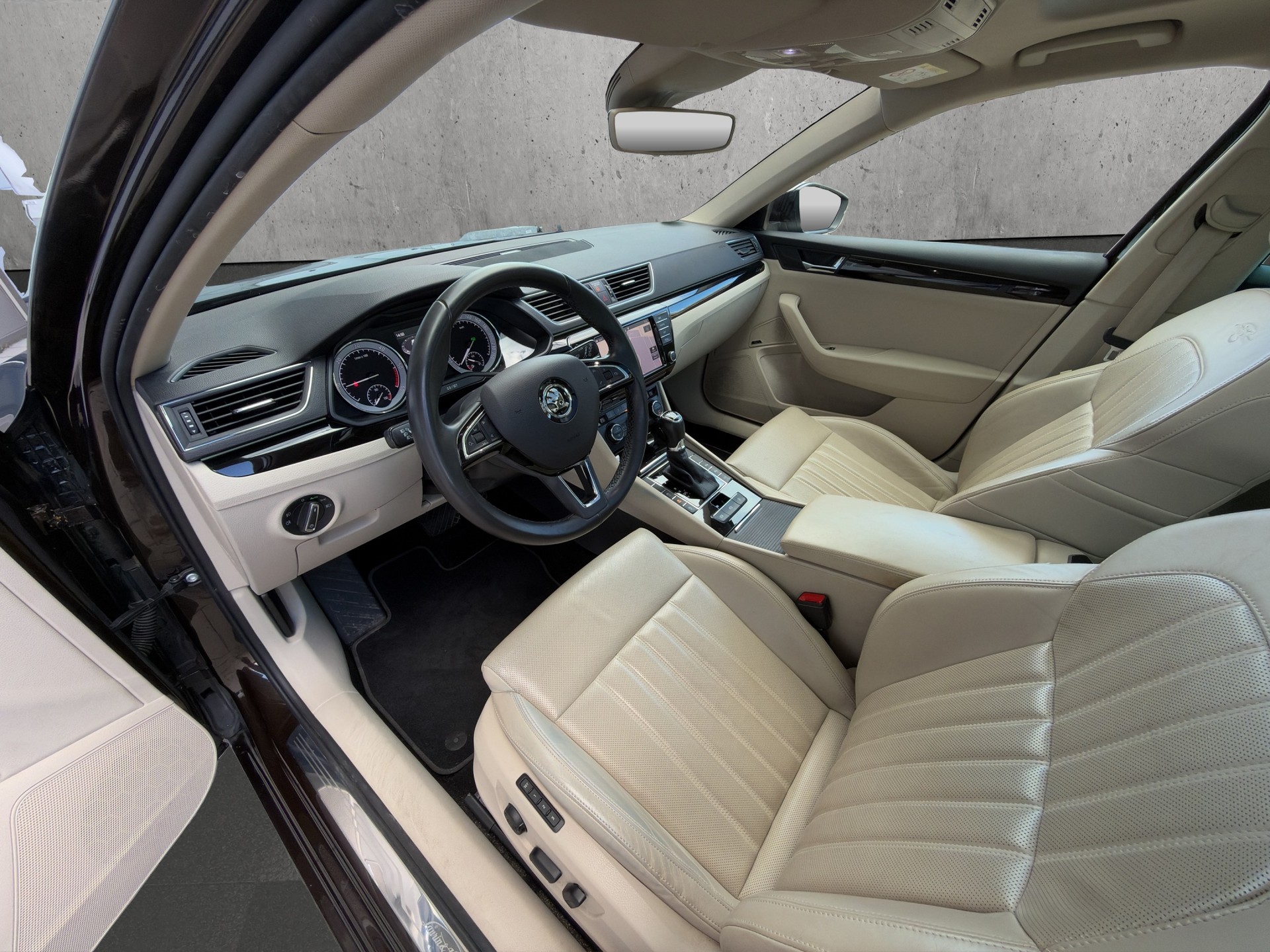 SKODA Superb Combi 2.0 TDI 190 L & K 4x4 DSG-image-9