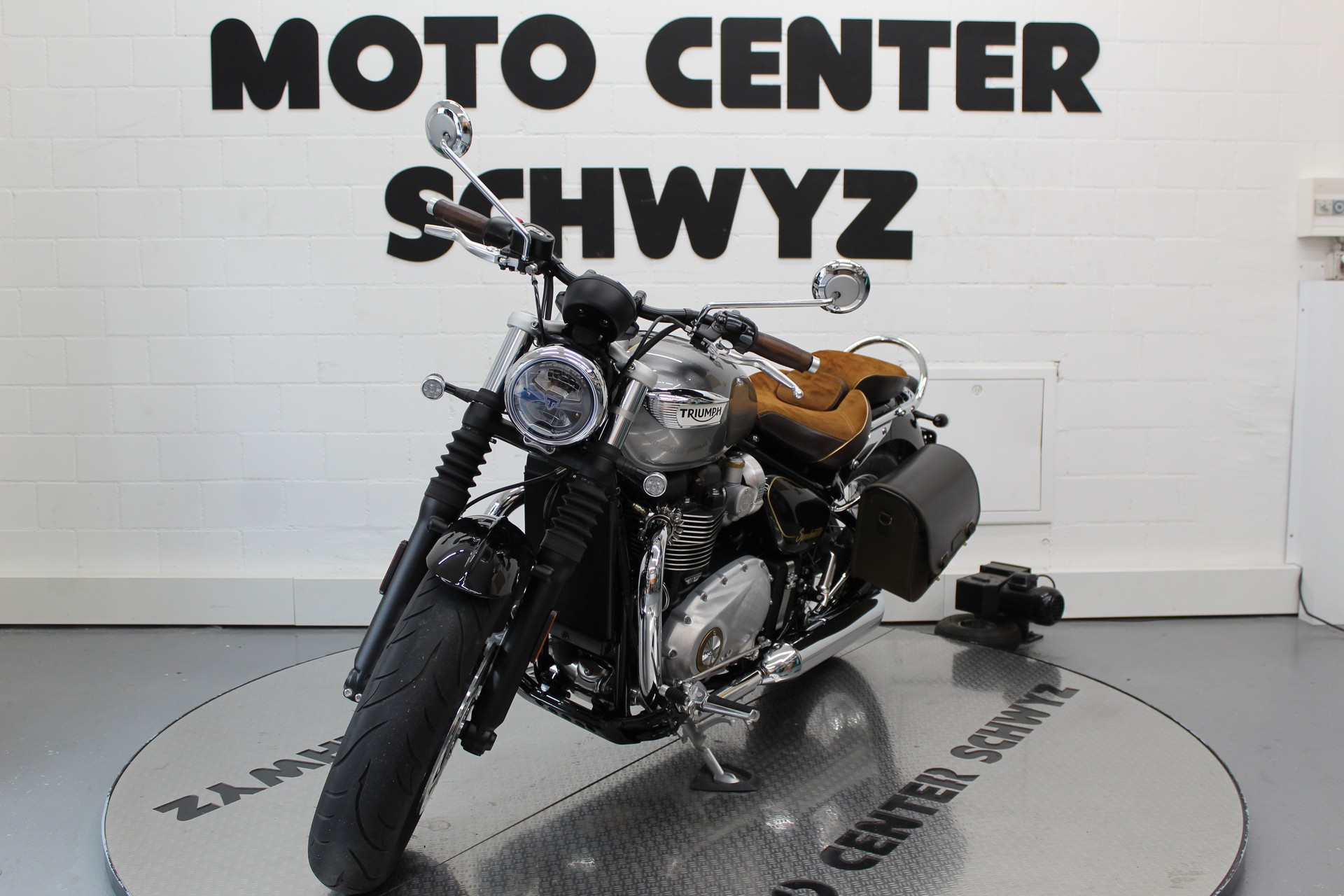 TRIUMPH Bonneville 1200 Speedmaster-showroom-element-3