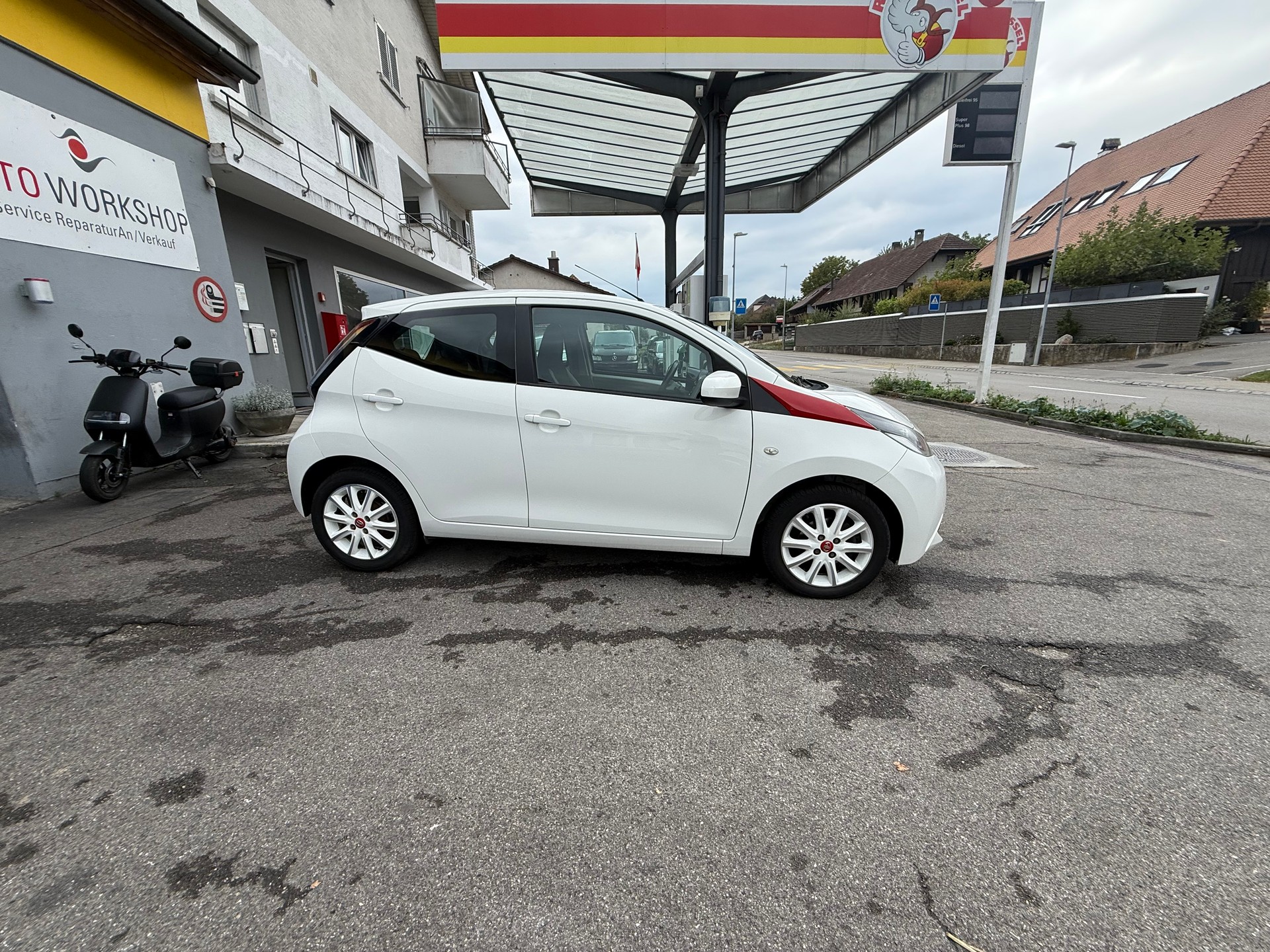 TOYOTA Aygo 1.0 VVT-i x-play-image-1