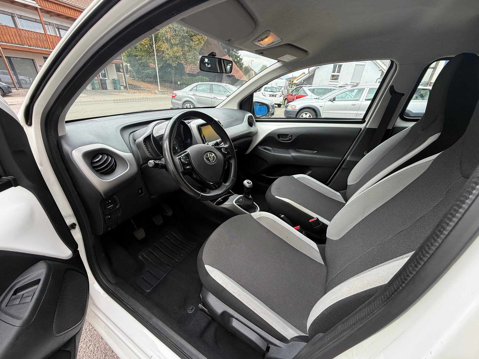 TOYOTA Aygo 1.0 VVT-i x-play-image-8