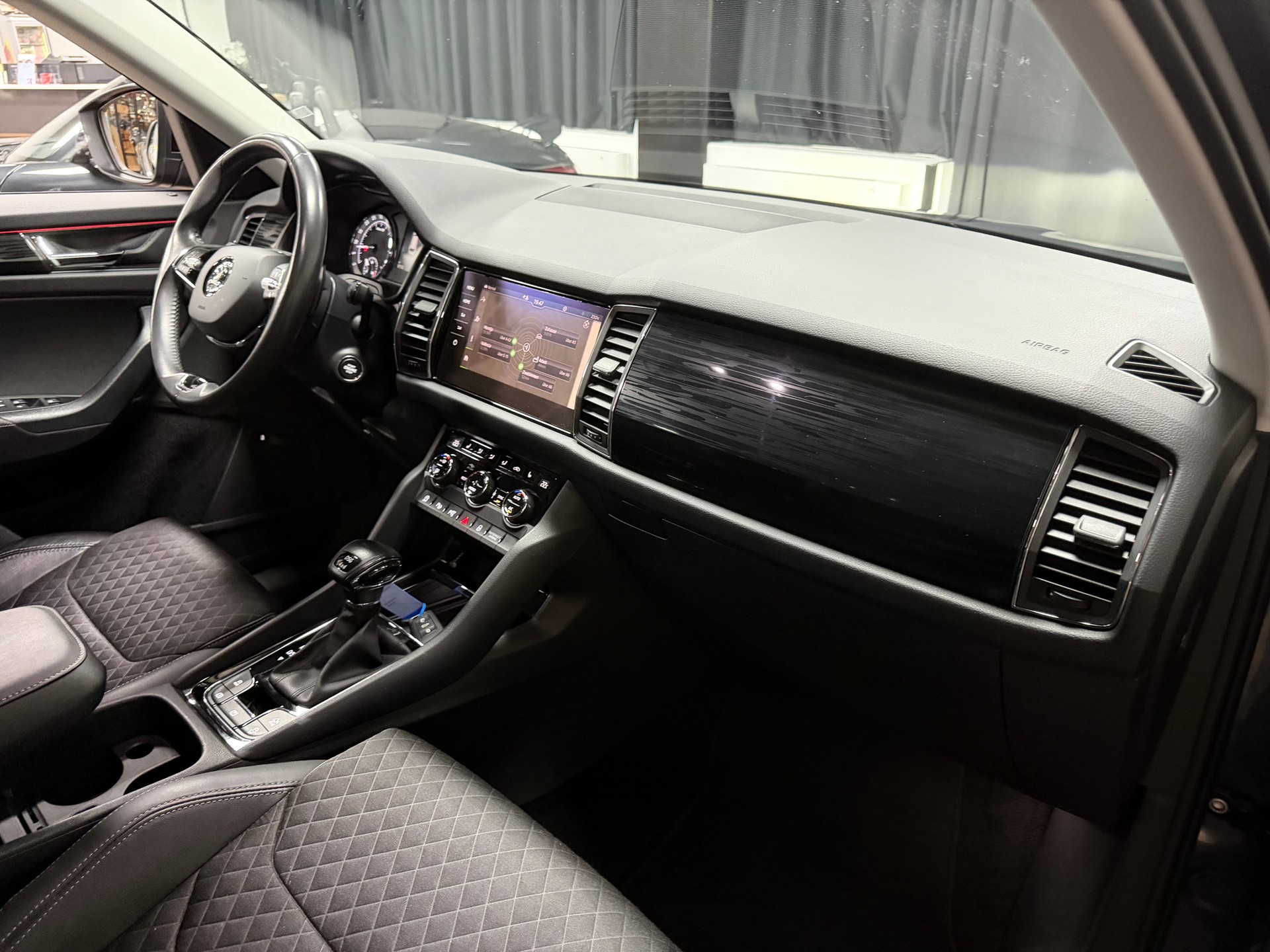 SKODA Kodiaq 2.0 TDI SCR Style 4x4 DSG-image-28