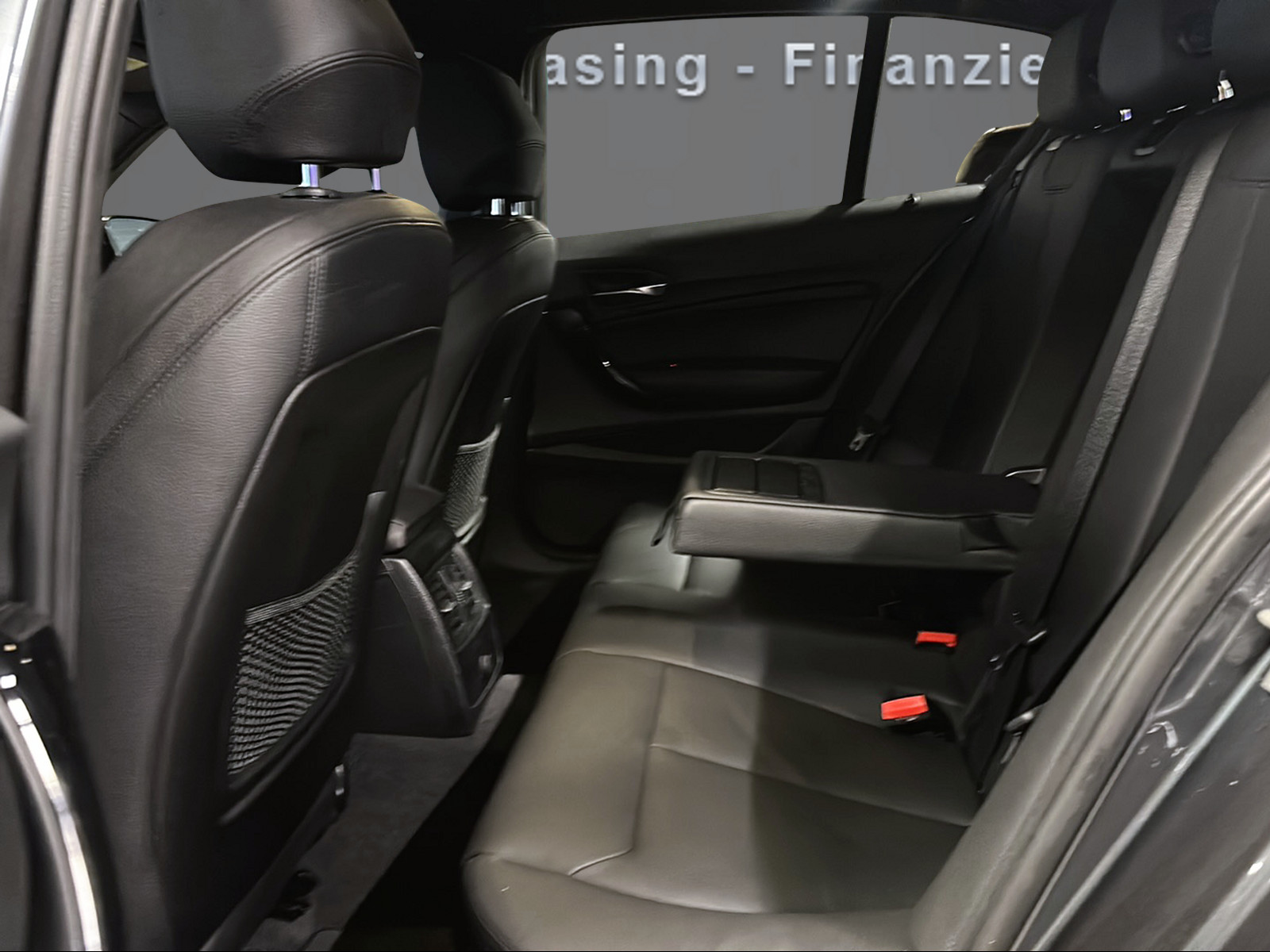 BMW M135i xDrive Steptronic-image-11