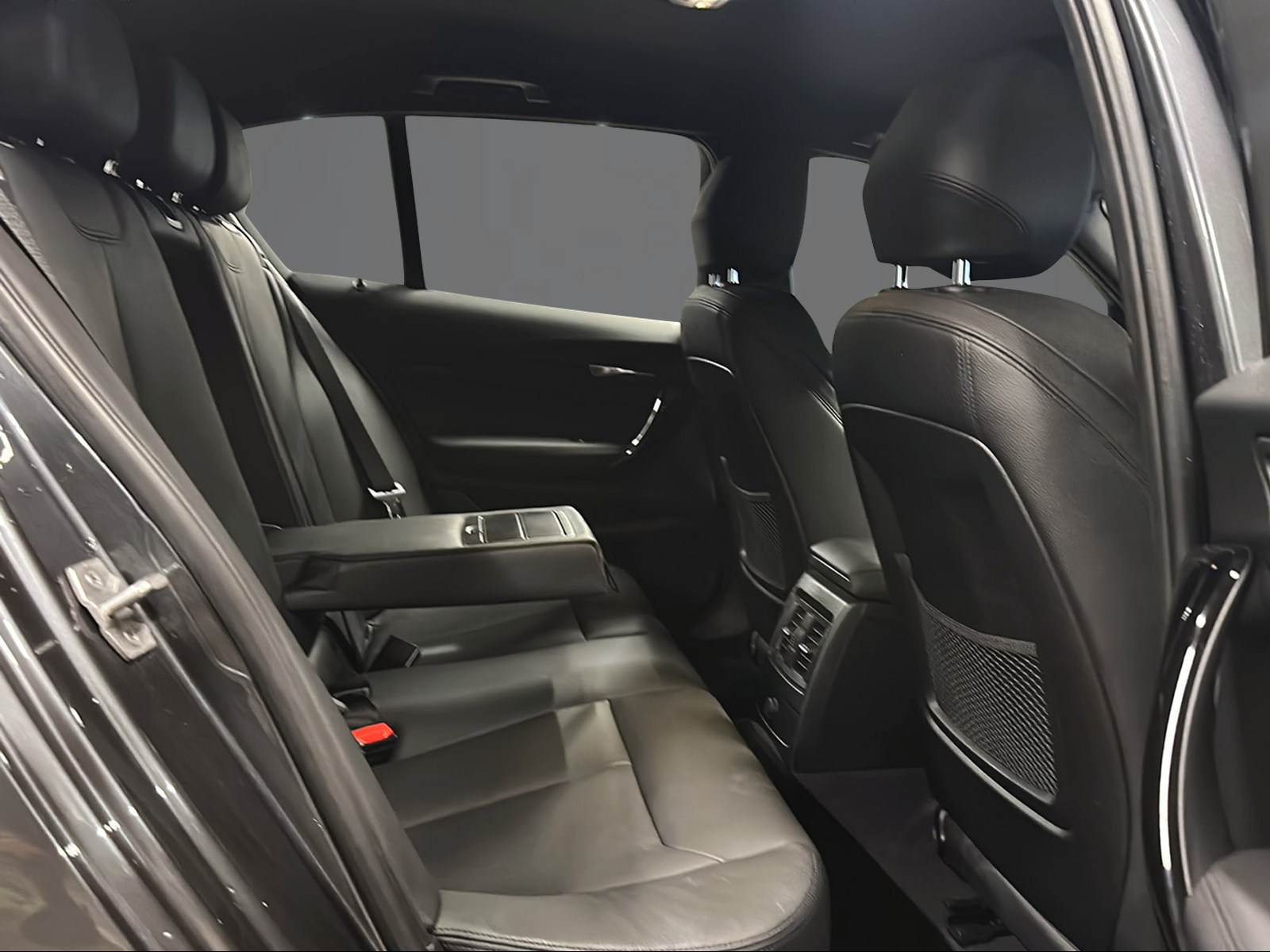 BMW M135i xDrive Steptronic-image-12