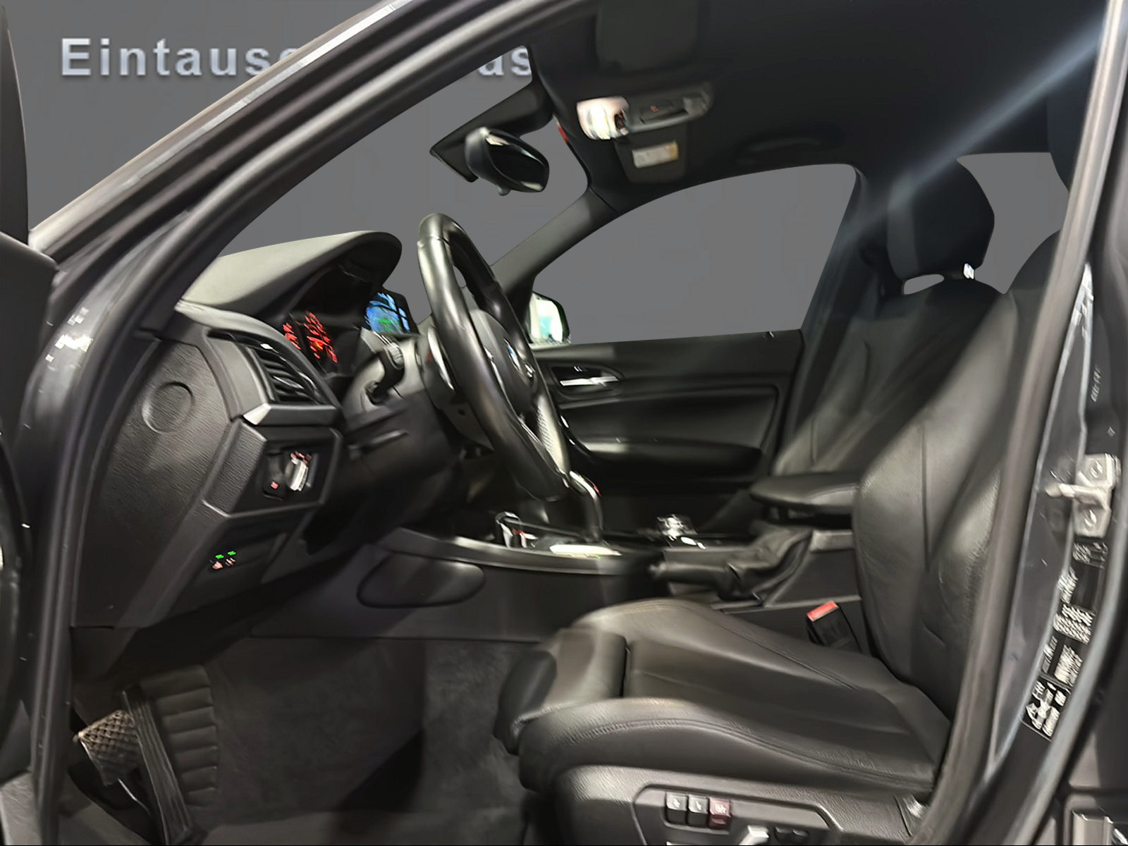 BMW M135i xDrive Steptronic-image-10