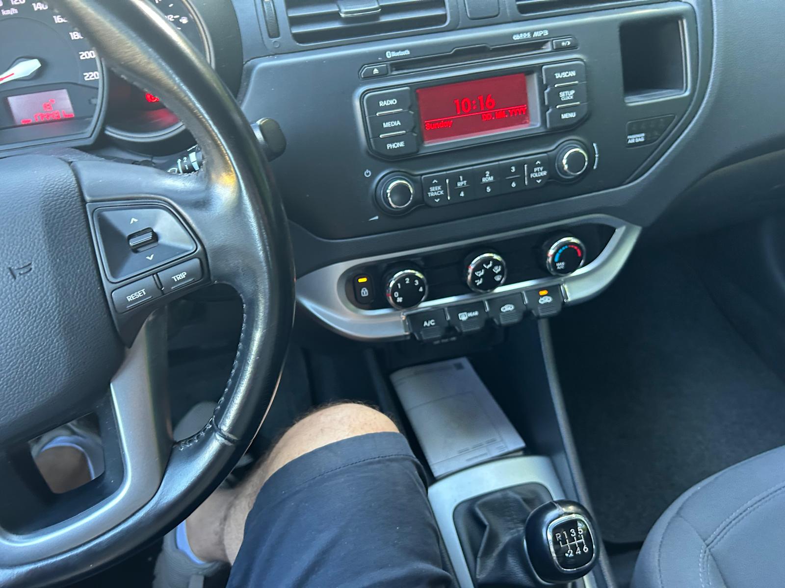 KIA Rio 1.4 CRDi Trend-image-6
