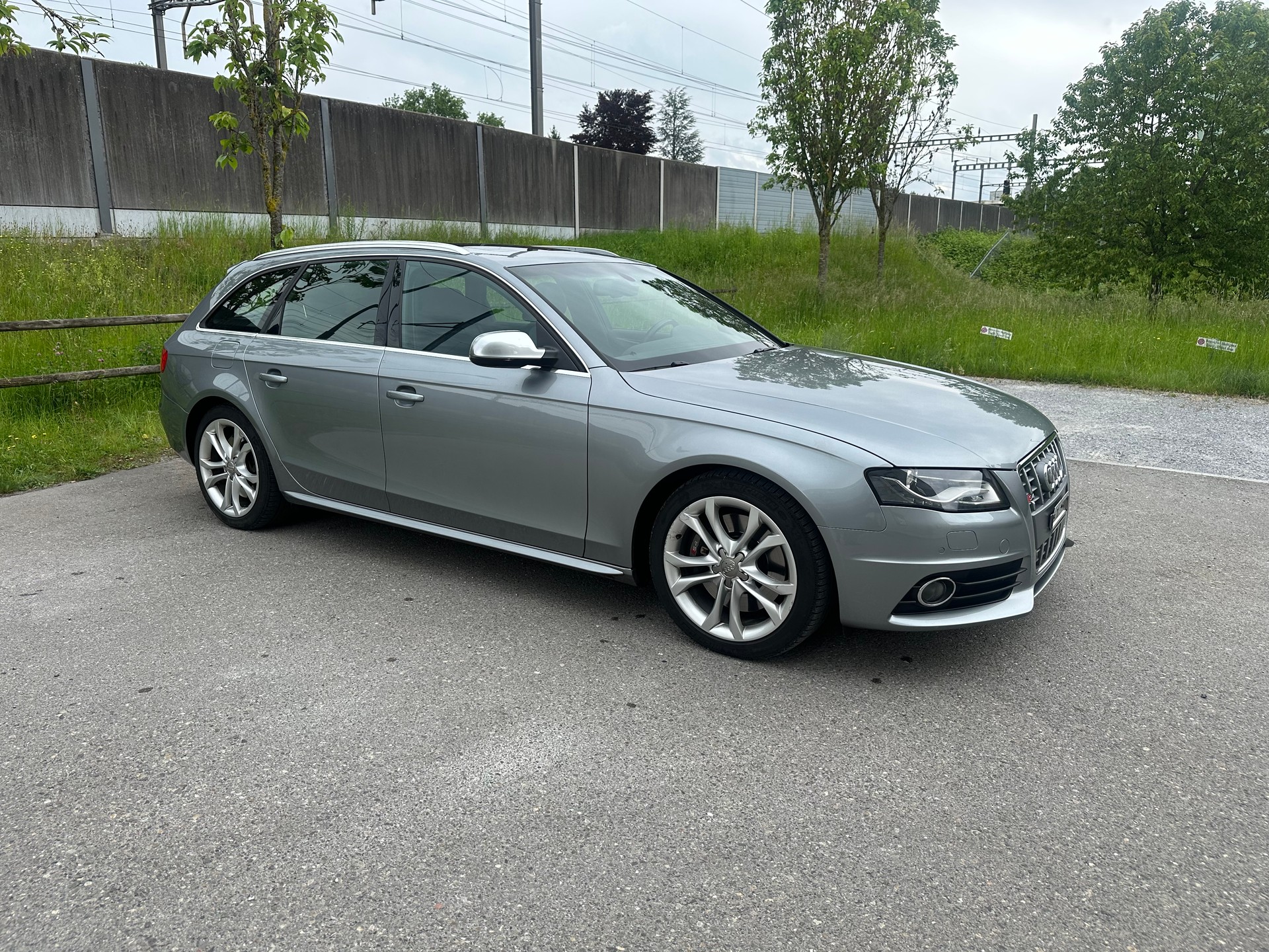 AUDI S4 Avant 3.0 TFSI quattro S-tronic-image-5