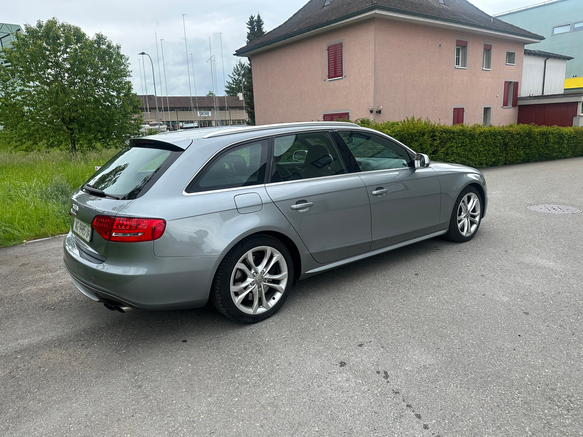 AUDI S4 Avant 3.0 TFSI quattro S-tronic-image-4