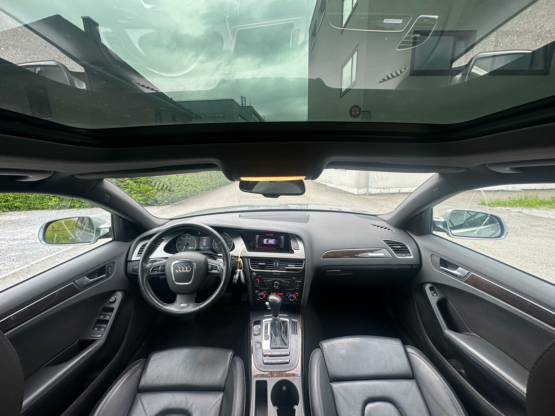 AUDI S4 Avant 3.0 TFSI quattro S-tronic-image-8