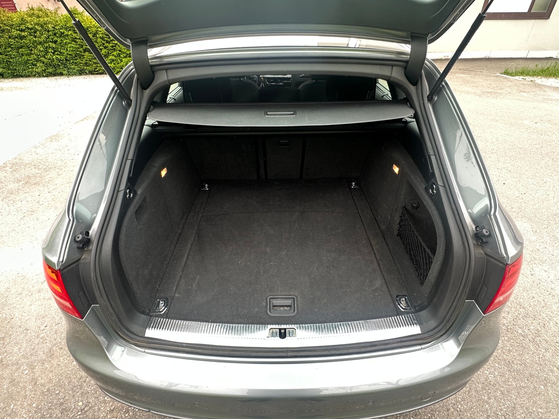 AUDI S4 Avant 3.0 TFSI quattro S-tronic-image-9