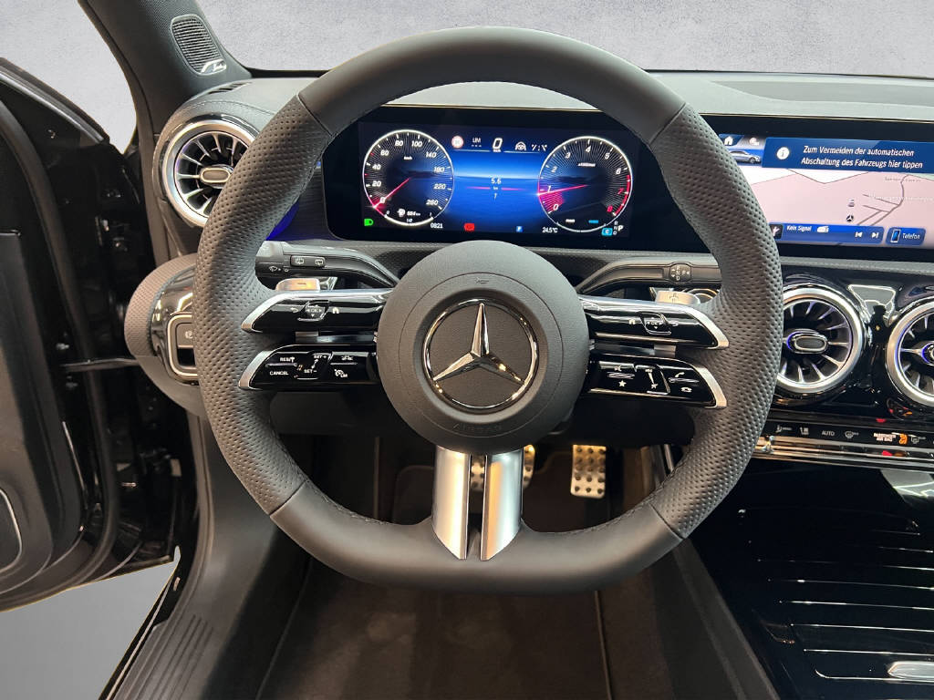 MERCEDES-BENZ A 250 AMG Line 4Matic-image-12