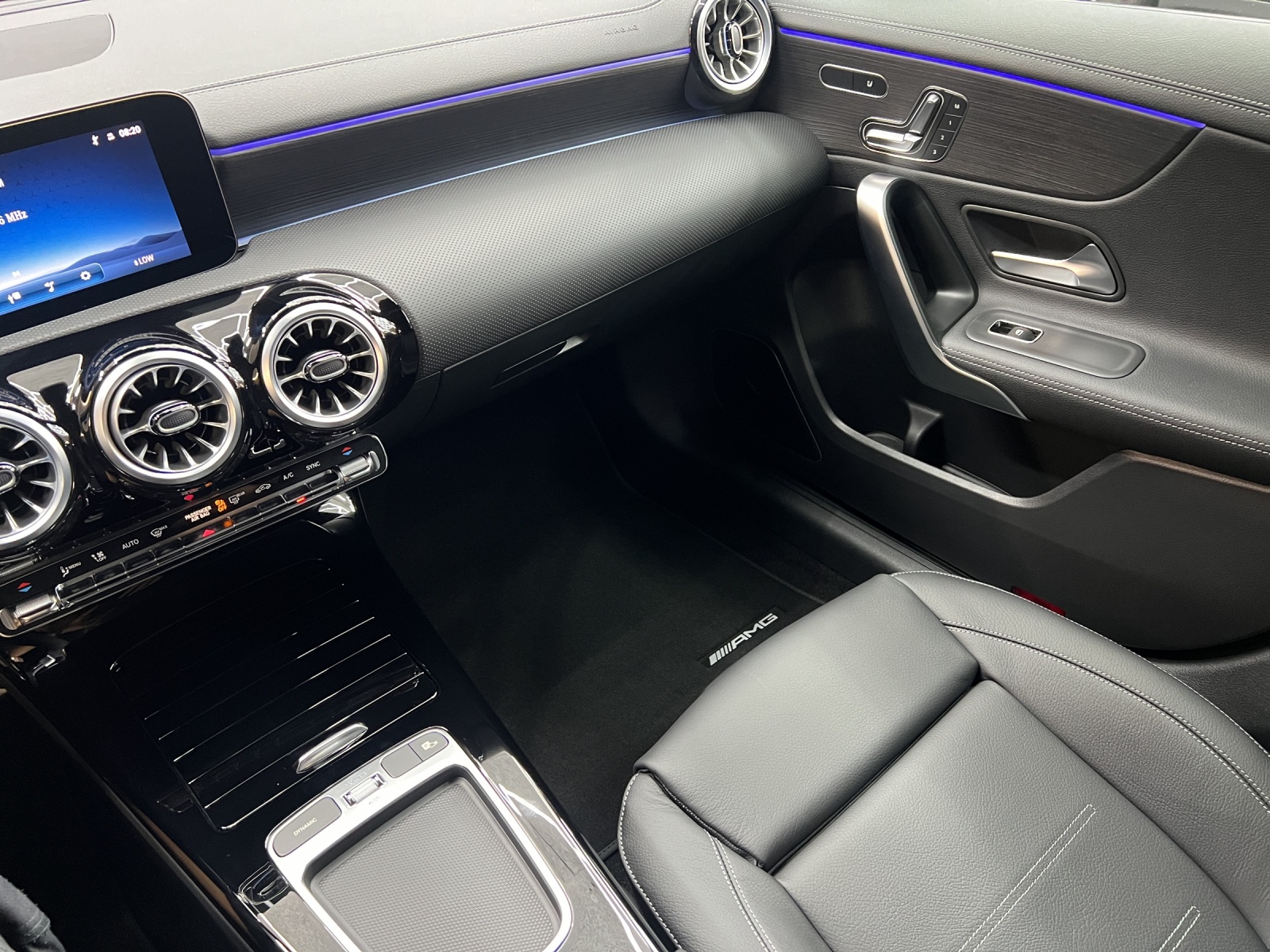 MERCEDES-BENZ A 250 AMG Line 4Matic-image-10