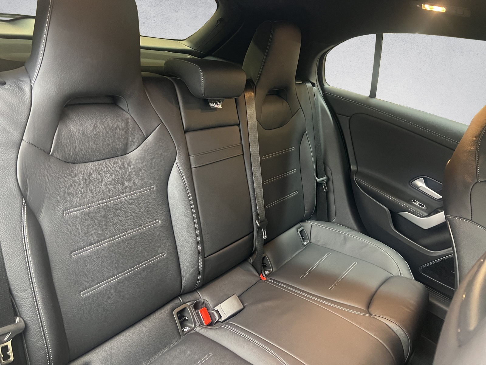 MERCEDES-BENZ A 250 AMG Line 4Matic-image-12
