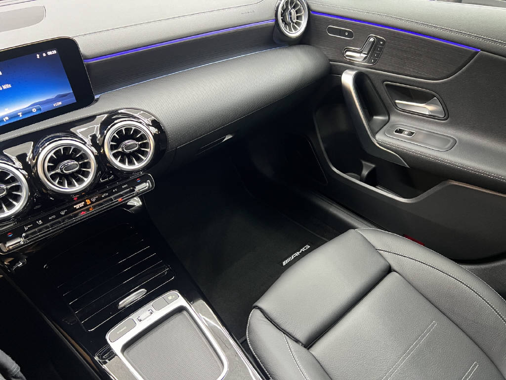 MERCEDES-BENZ A 250 AMG Line 4Matic-image-11