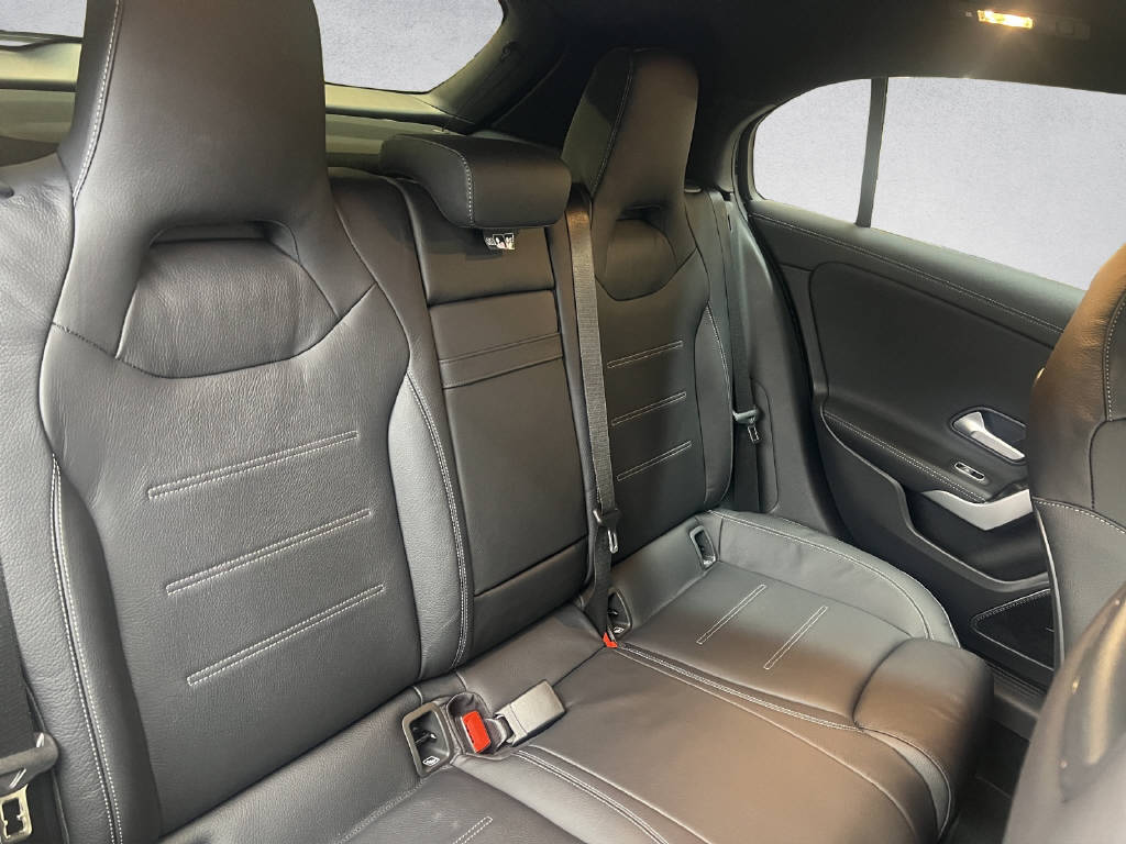 MERCEDES-BENZ A 250 AMG Line 4Matic-image-13