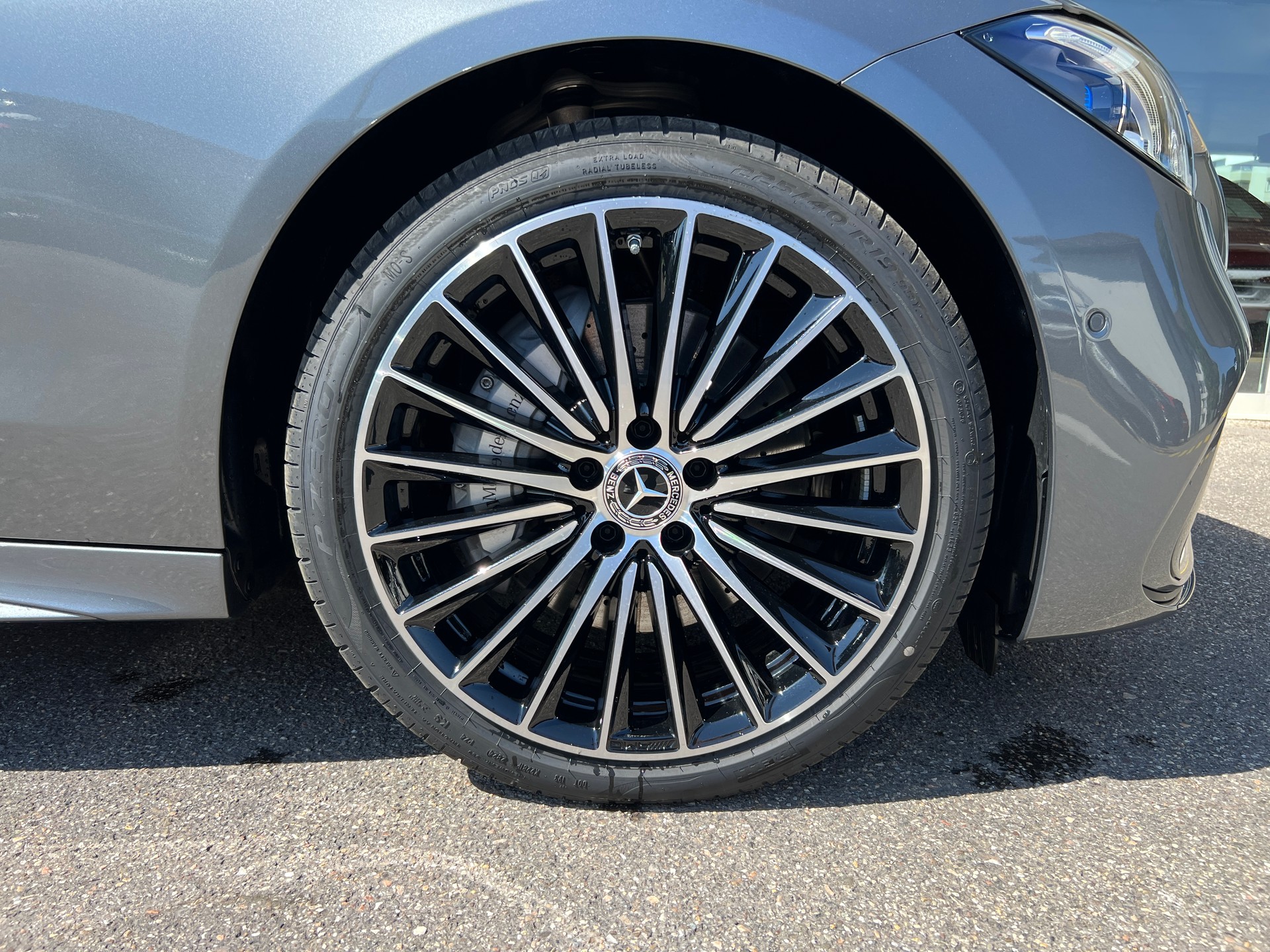 MERCEDES-BENZ C 300 T 4Matic AMG Line-image-6