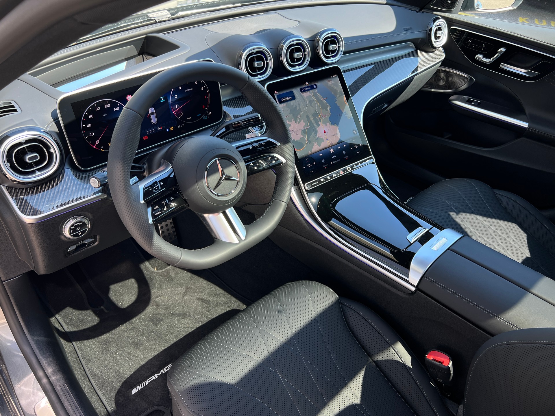 MERCEDES-BENZ C 300 T 4Matic AMG Line-image-12