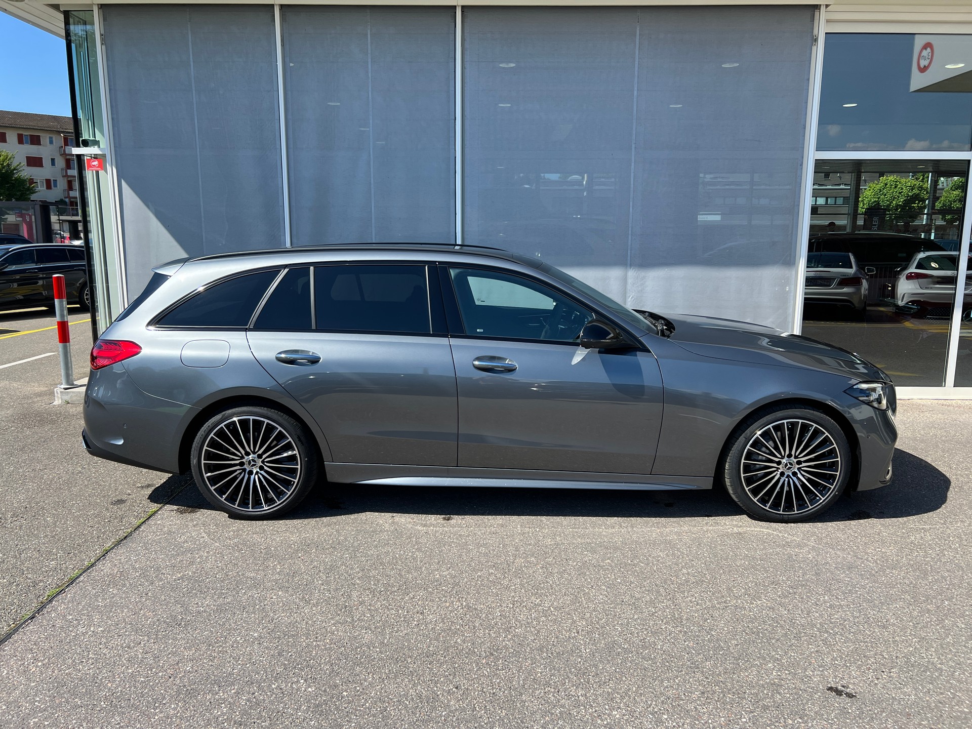 MERCEDES-BENZ C 300 T 4Matic AMG Line-image-3