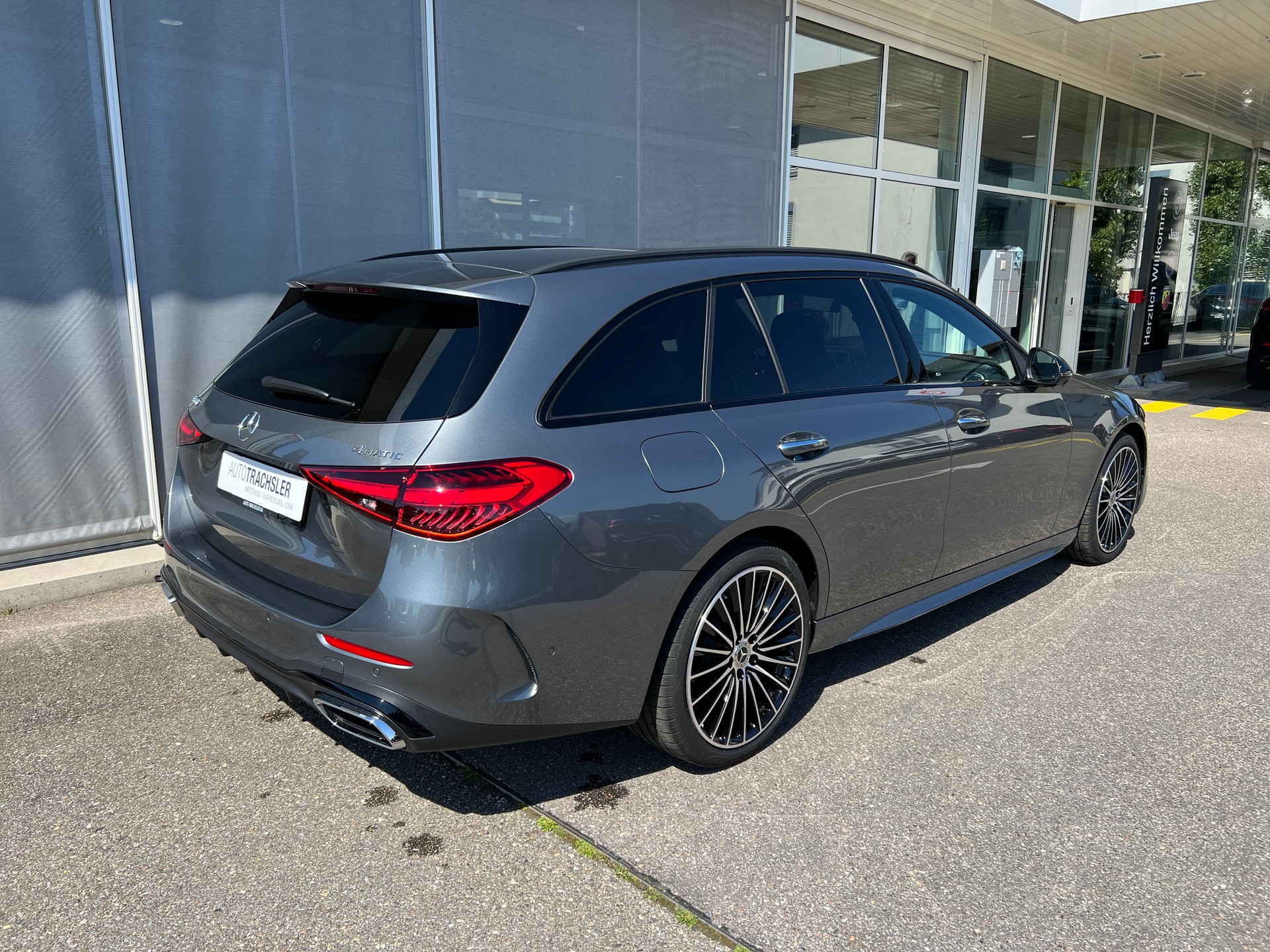 MERCEDES-BENZ C 300 T 4Matic AMG Line-image-4
