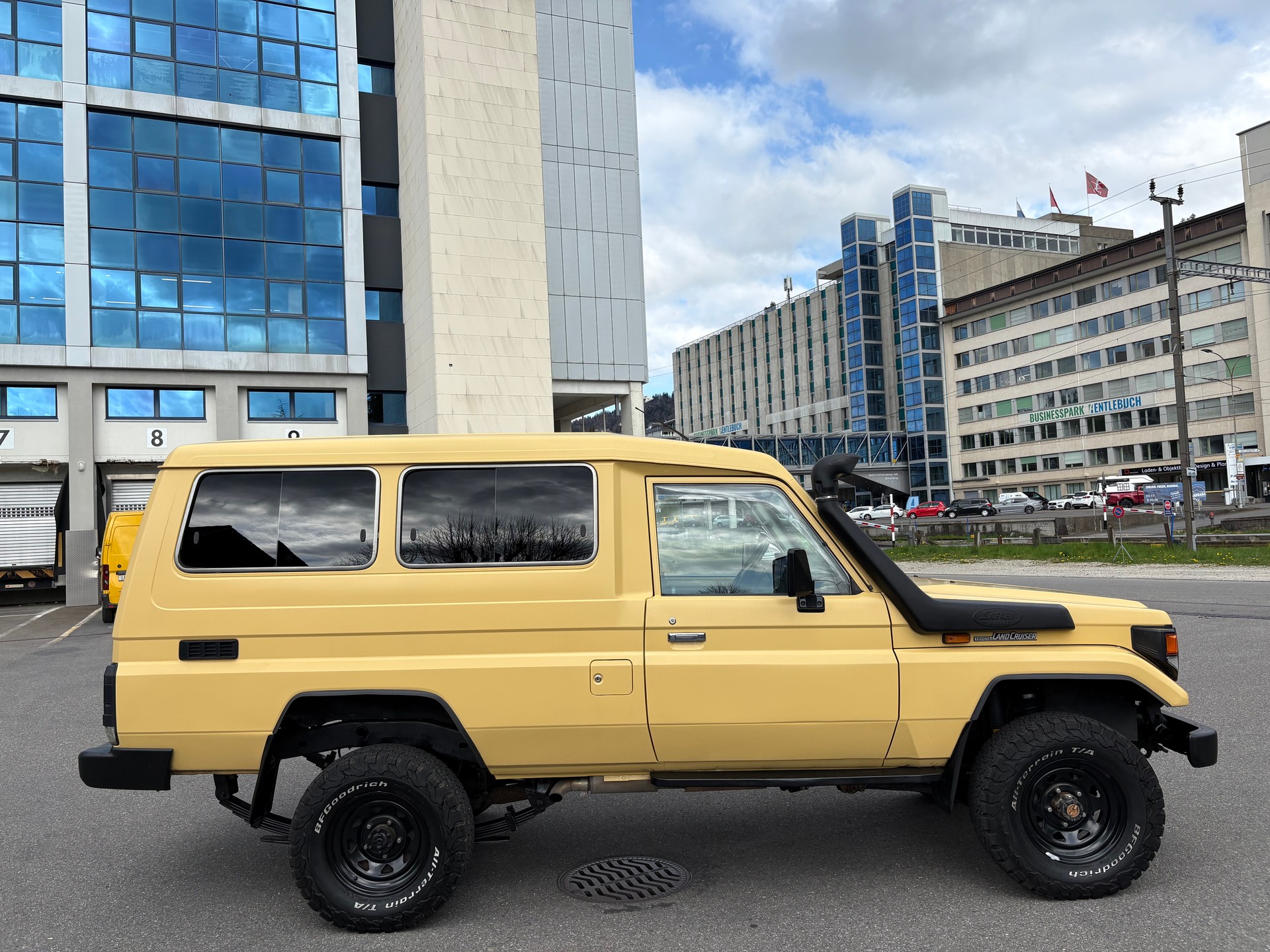 TOYOTA Land Cruiser 400 Hdt Long 4.2D-image-2