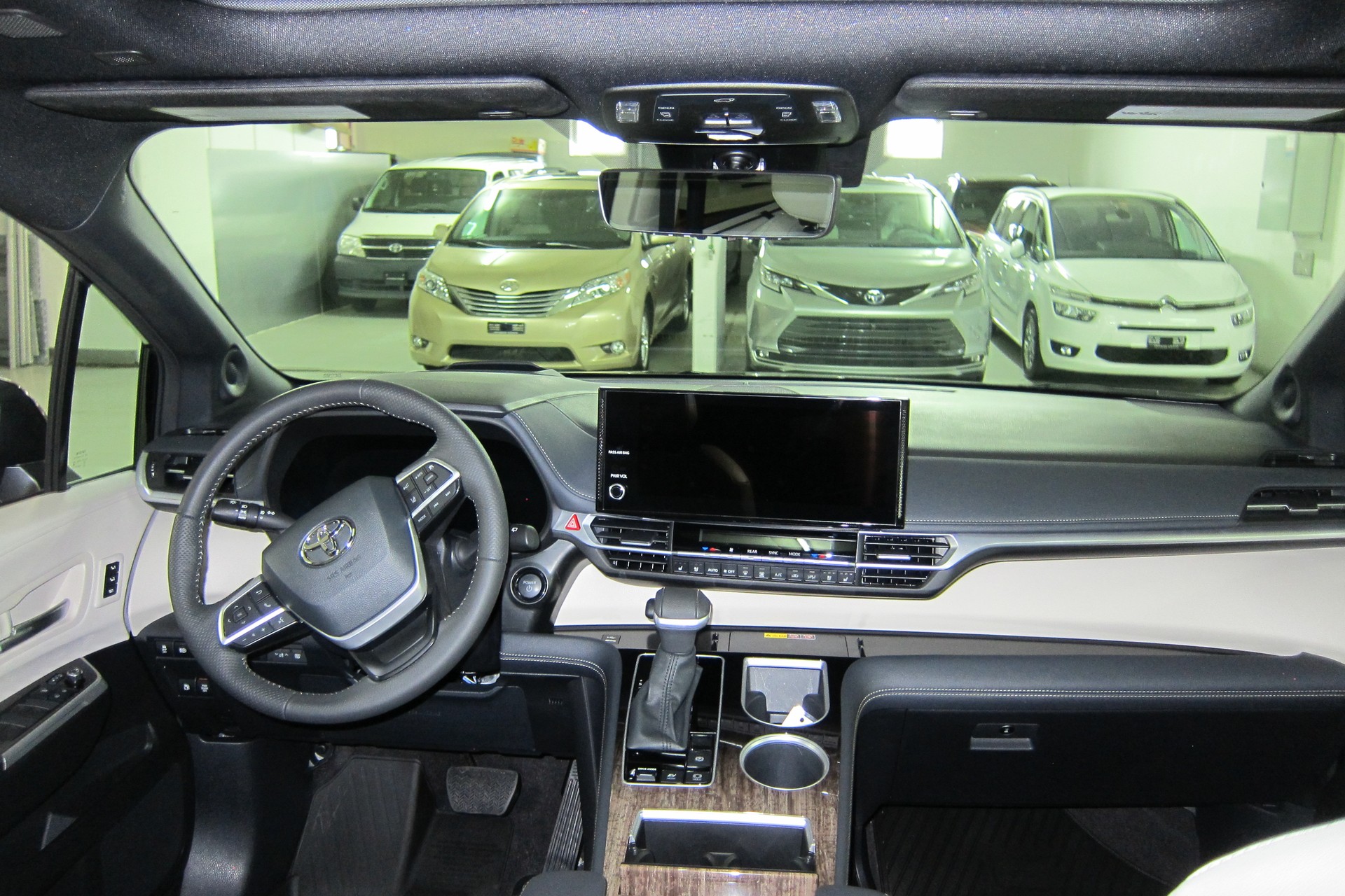 TOYOTA SIENNA 2025 PLATINUM AWD-image-6