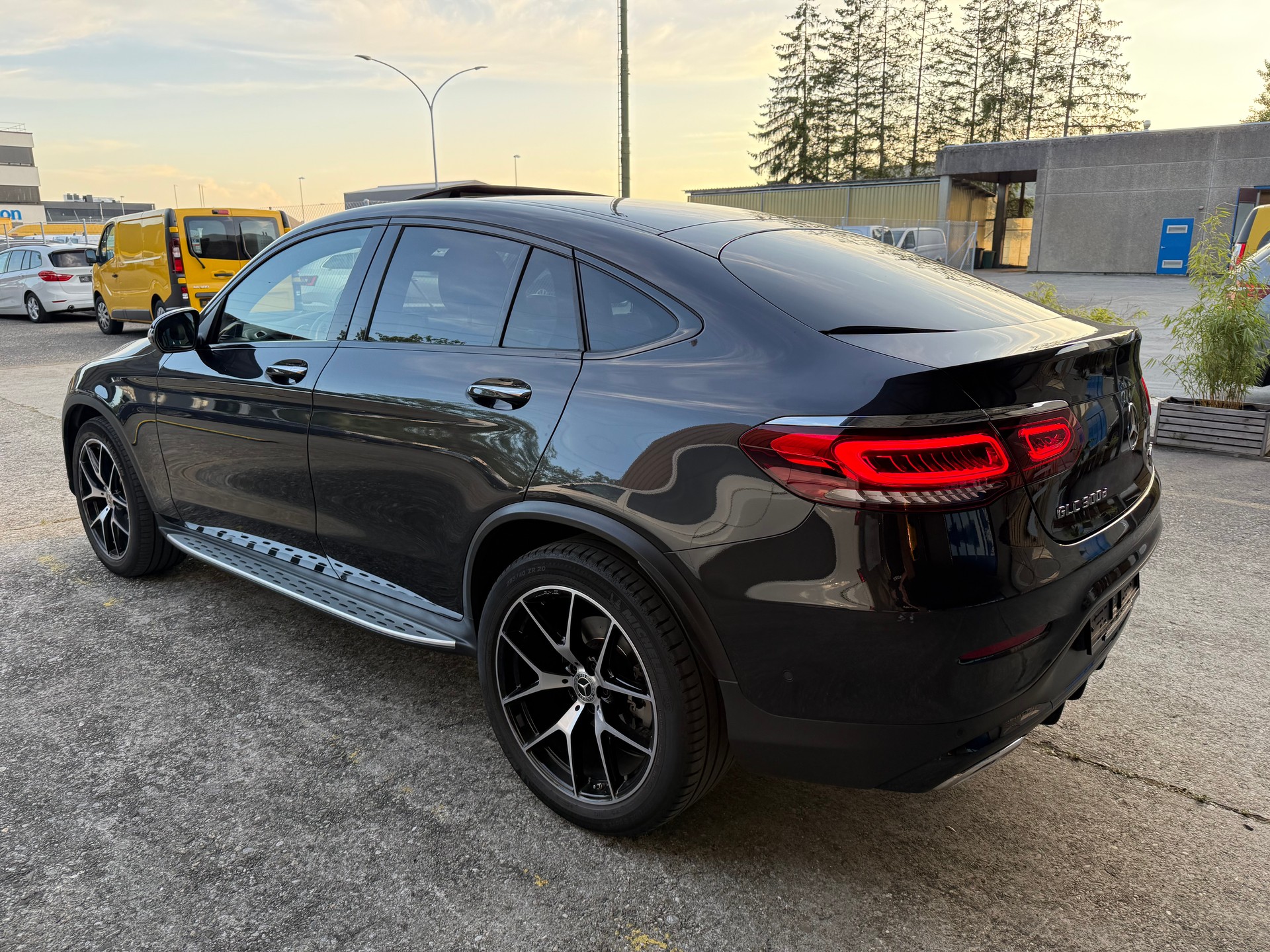 MERCEDES-BENZ GLC Coupé 300 d AMG Line 4Matic 9G-Tronic-image-3