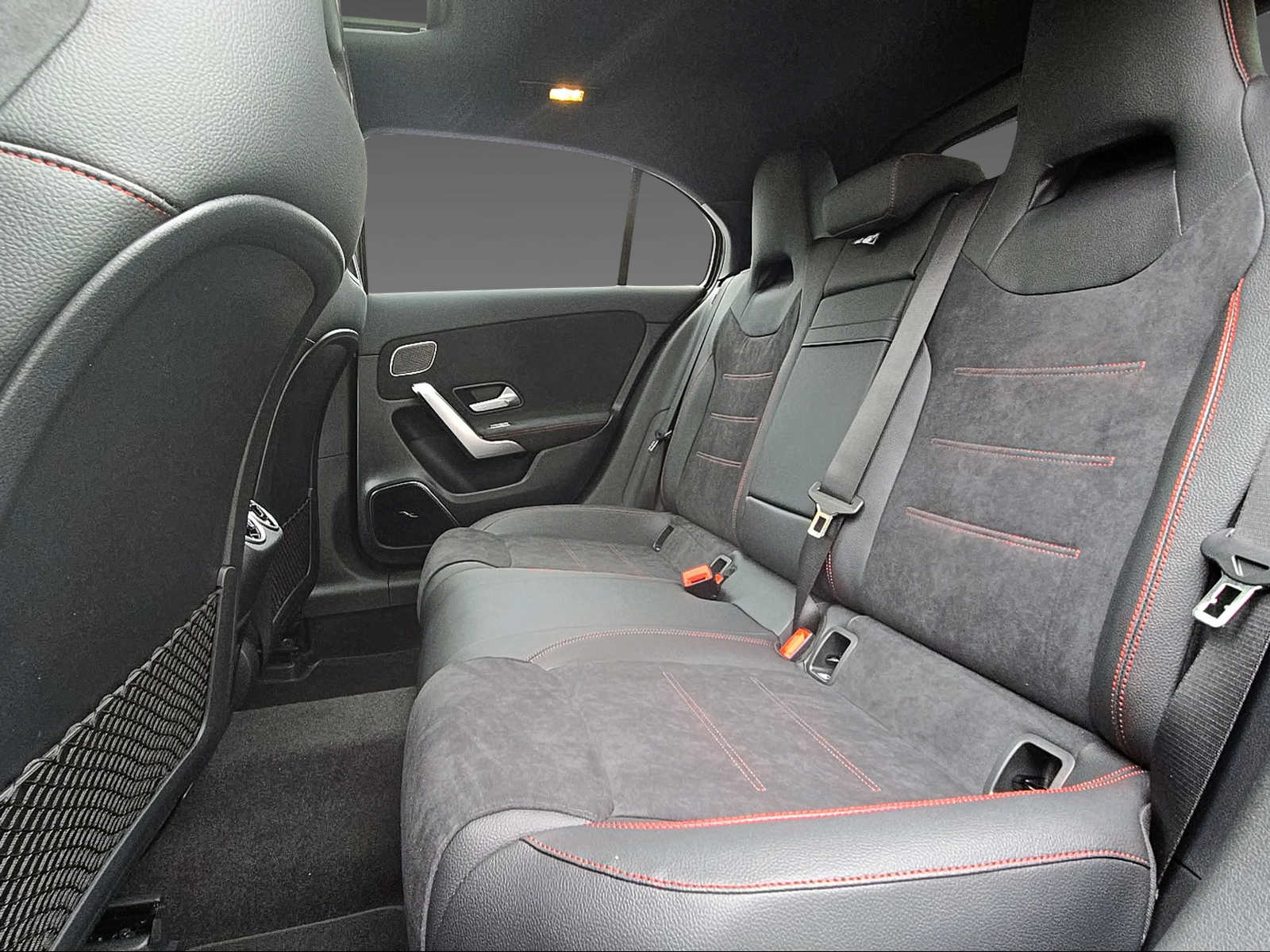 MERCEDES-BENZ A 250 4Matic 8G-DCT-image-10