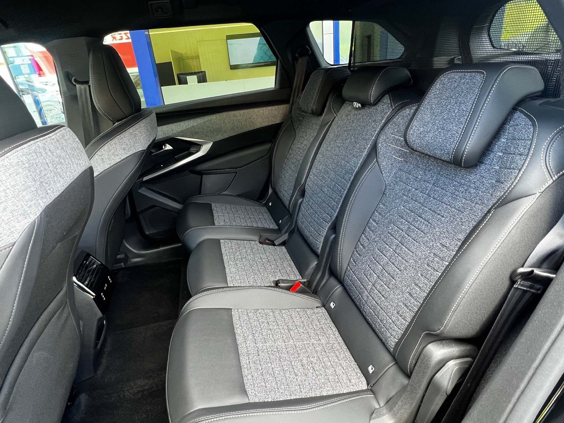 PEUGEOT 5008 1.2 Hybrid Allure Premium 8 Jahre Garantie-image-7