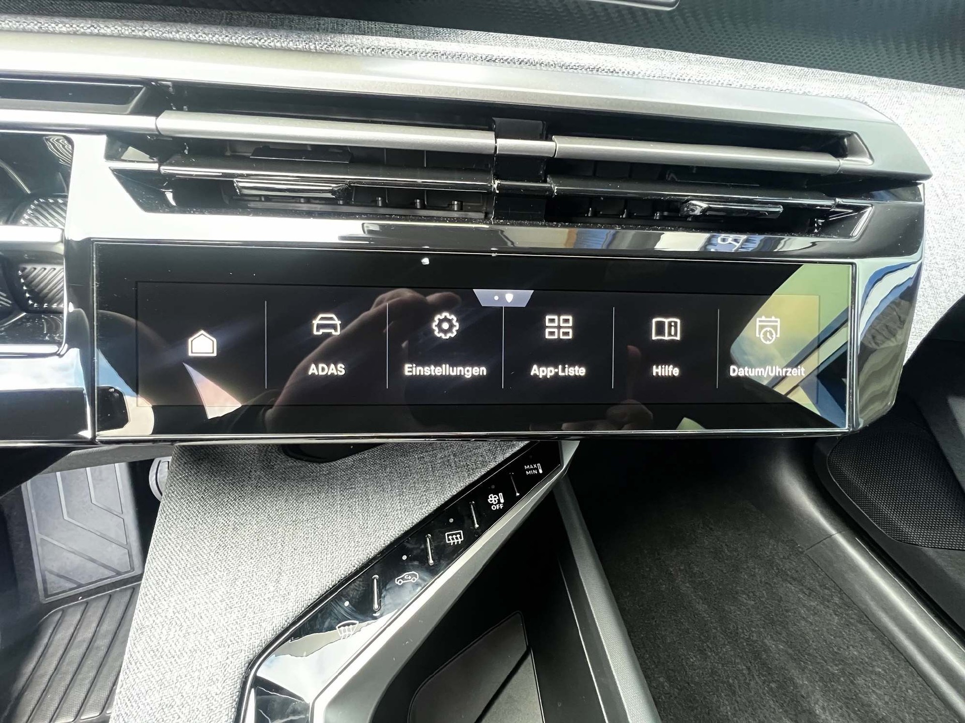 PEUGEOT 5008 1.2 Hybrid Allure Premium 8 Jahre Garantie-image-10