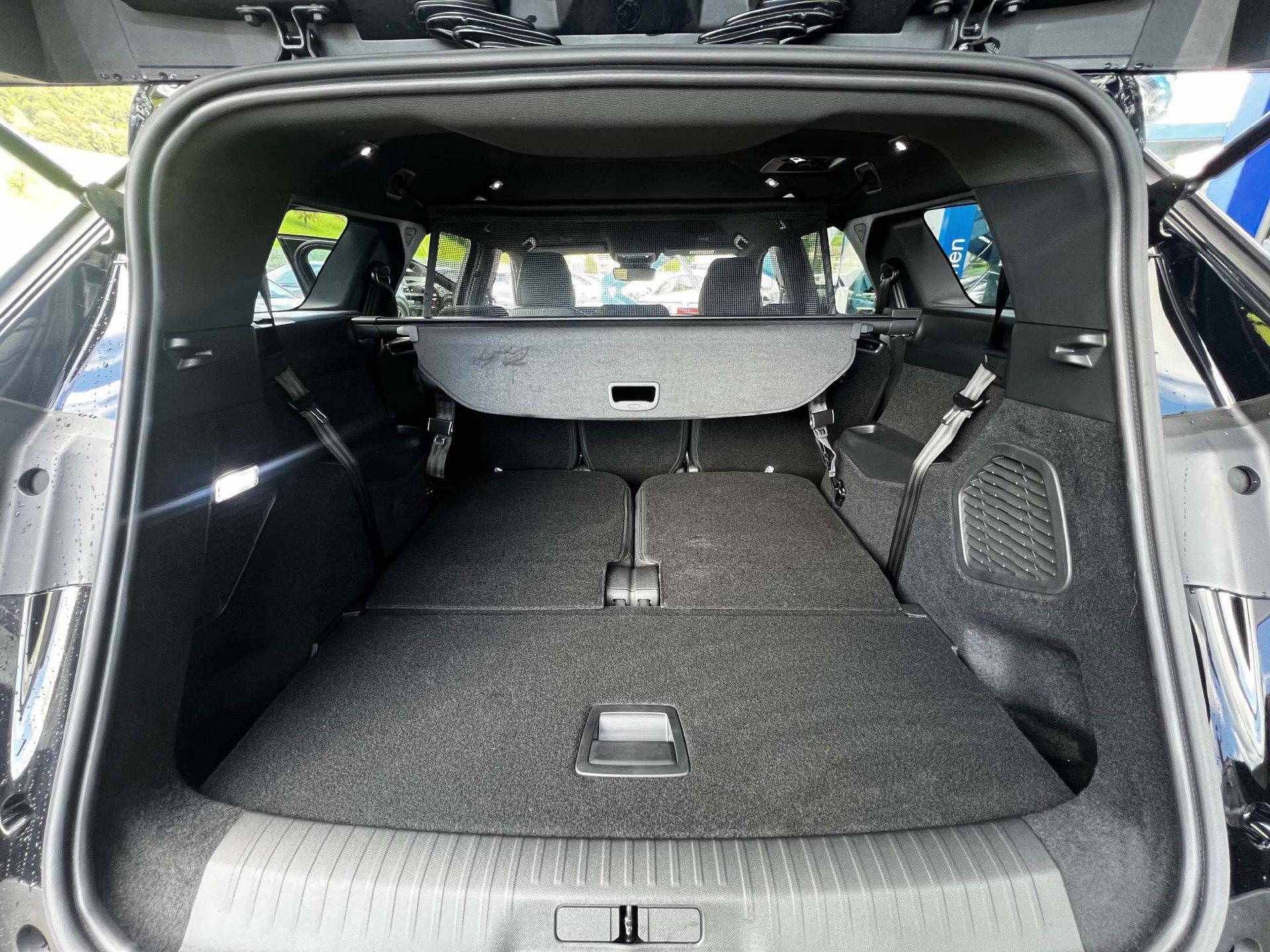 PEUGEOT 5008 1.2 Hybrid Allure Premium 8 Jahre Garantie-image-12