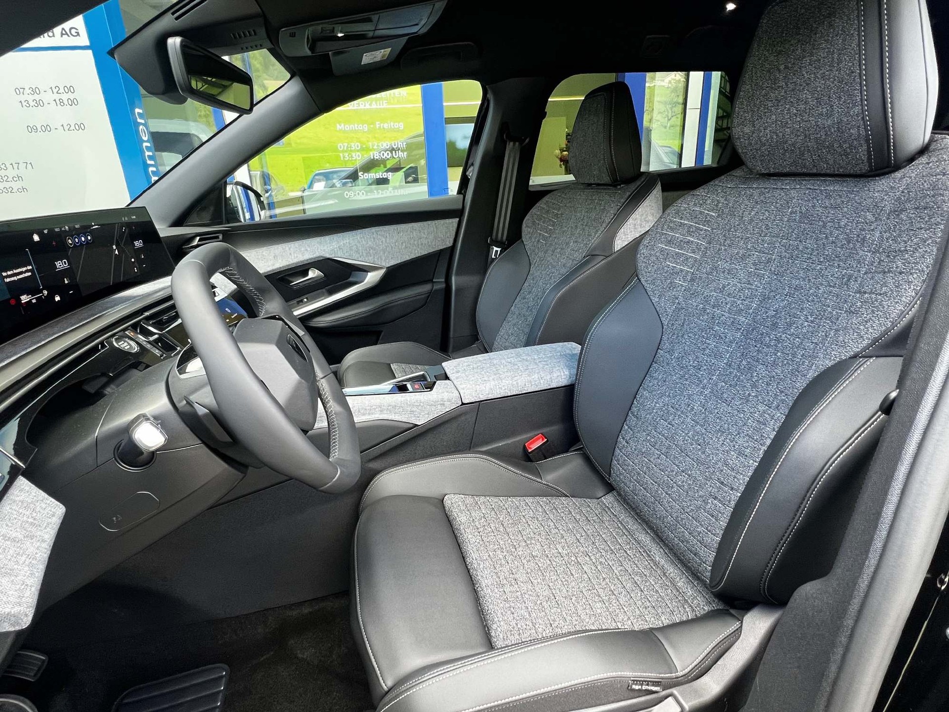 PEUGEOT 5008 1.2 Hybrid Allure Premium 8 Jahre Garantie-image-5