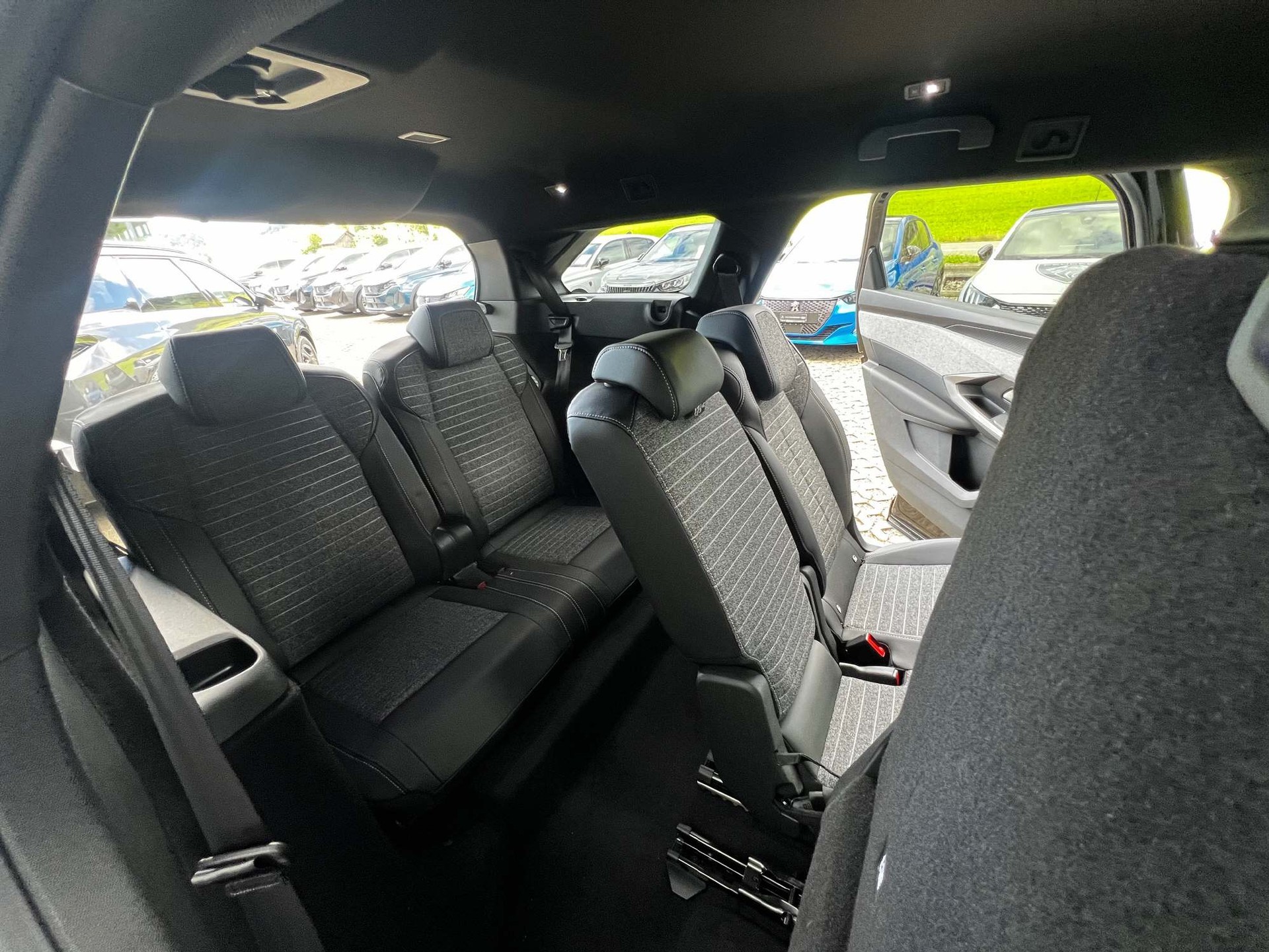 PEUGEOT 5008 1.2 Hybrid Allure Premium 8 Jahre Garantie-image-14