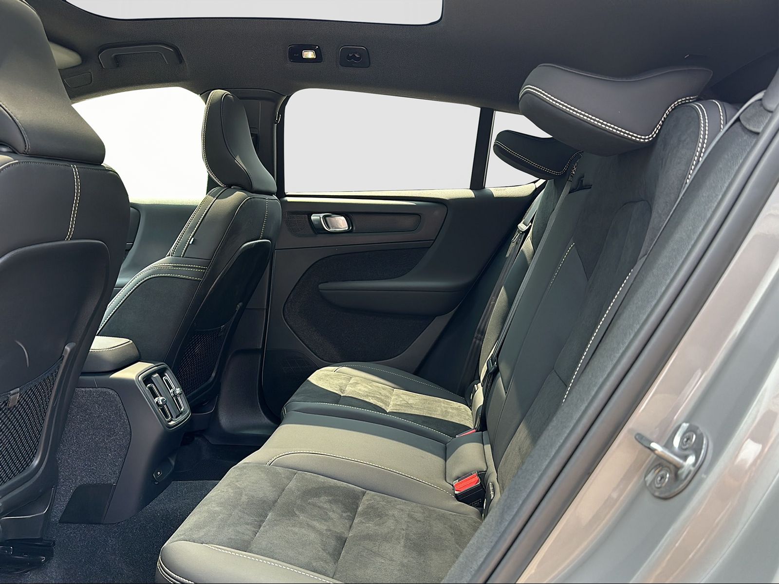 VOLVO C40 P8 Twin Recharge Ultimate AWD-image-9