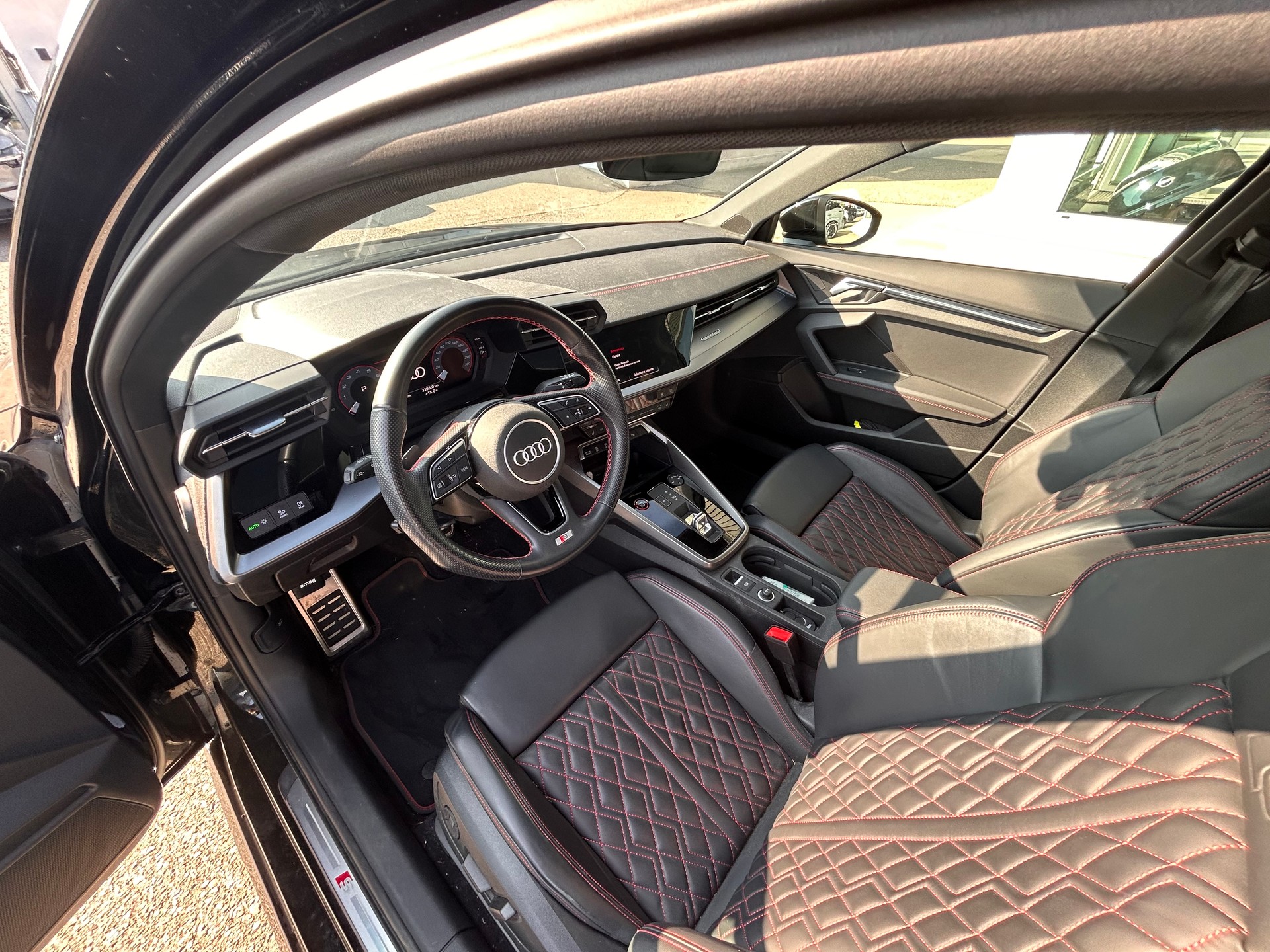 AUDI S3 Sportback 2.0 TFSI quattro S-tronic-image-5