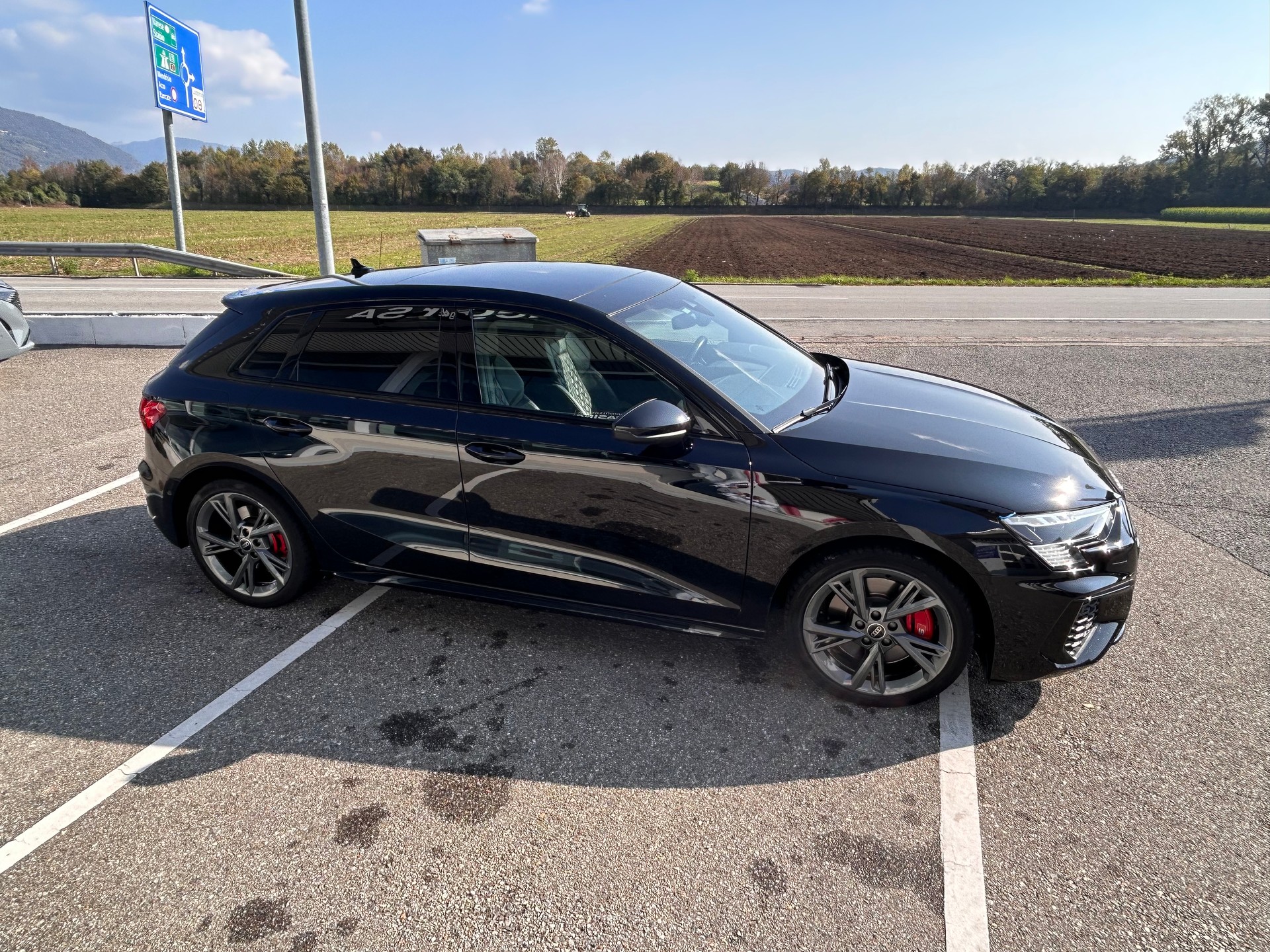 AUDI S3 Sportback 2.0 TFSI quattro S-tronic-image-3