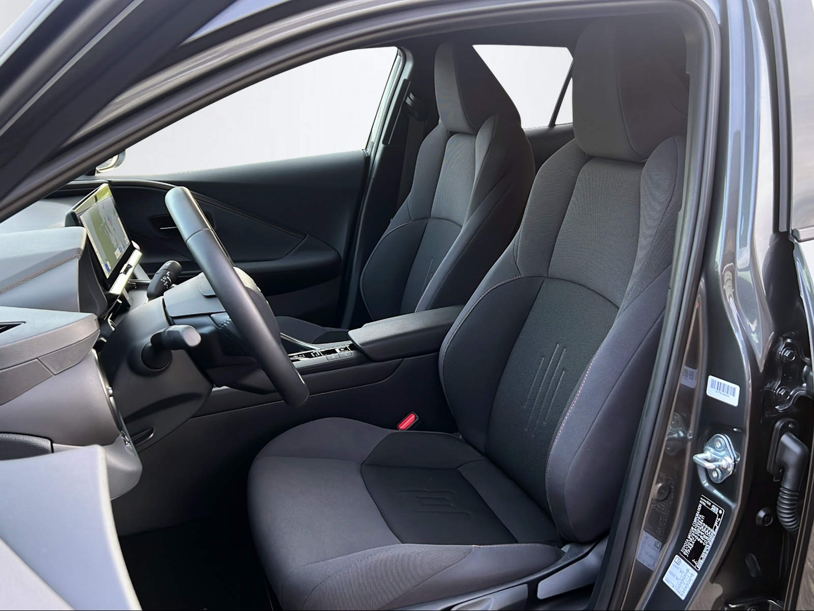 TOYOTA C-HR 2.0 PHEV Swiss Edition-image-14