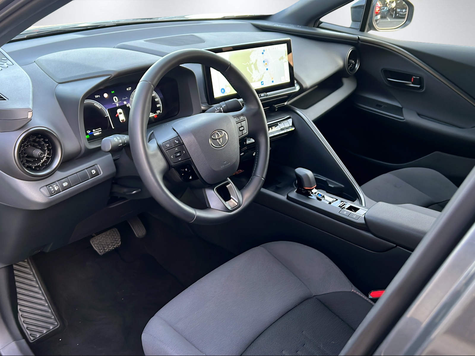 TOYOTA C-HR 2.0 PHEV Swiss Edition-image-13