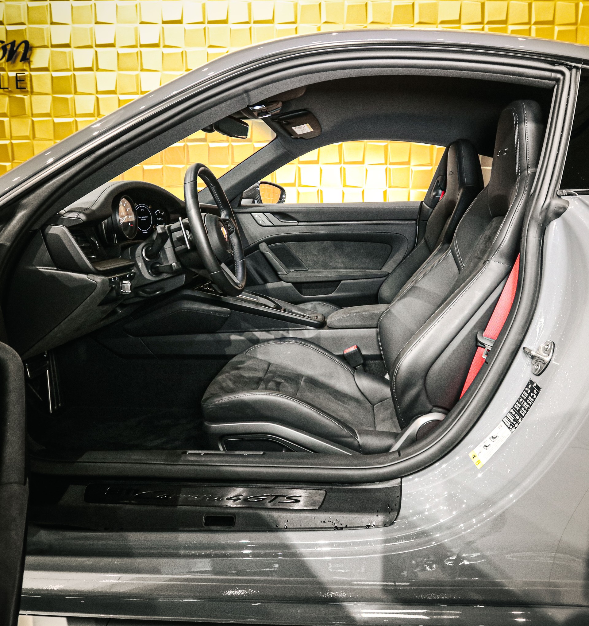 PORSCHE 911 992 Carrera 4 GTS PDK-image-9
